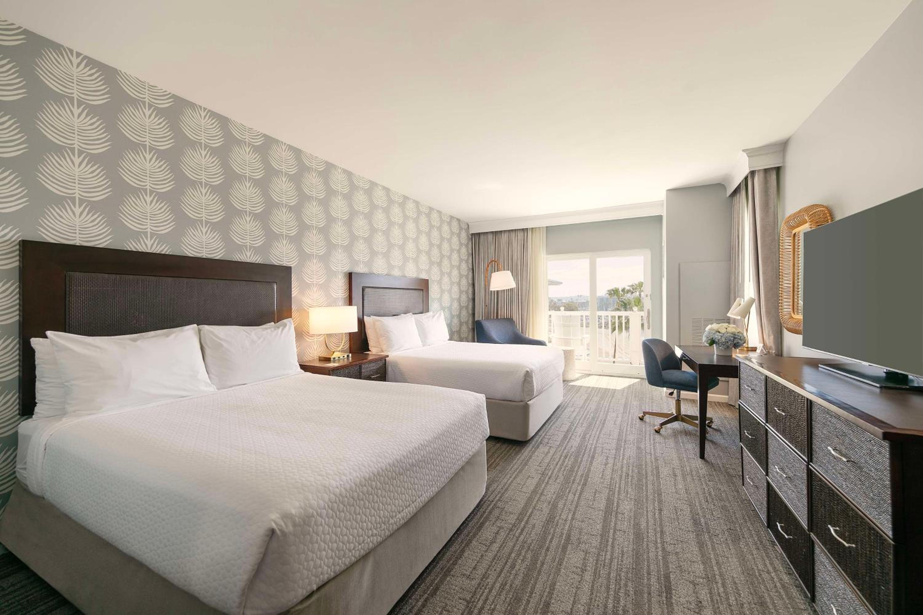 Queen Room with Two Queen Beds and Marina View