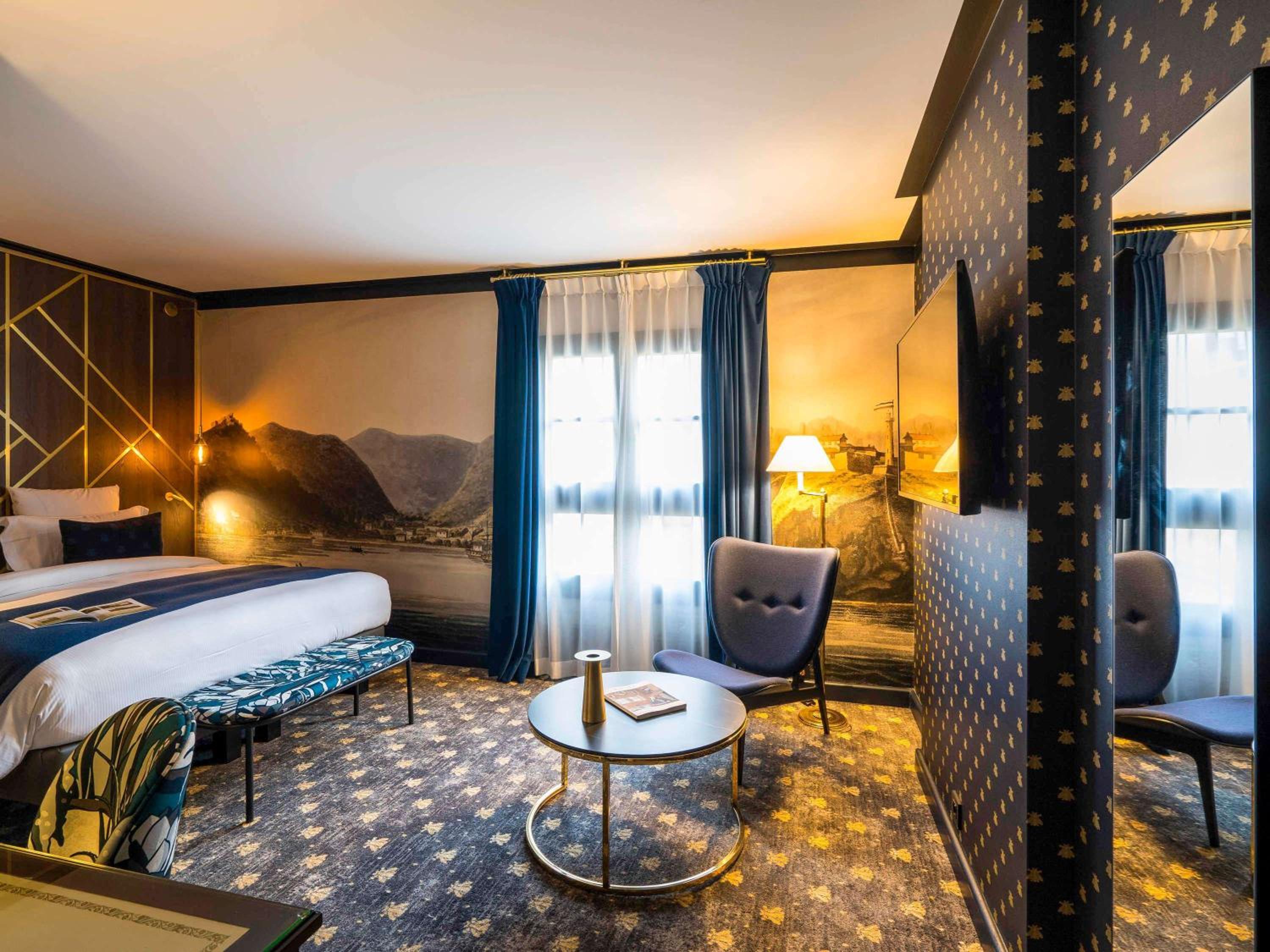 Superior King Room with Courtyard View photo 1