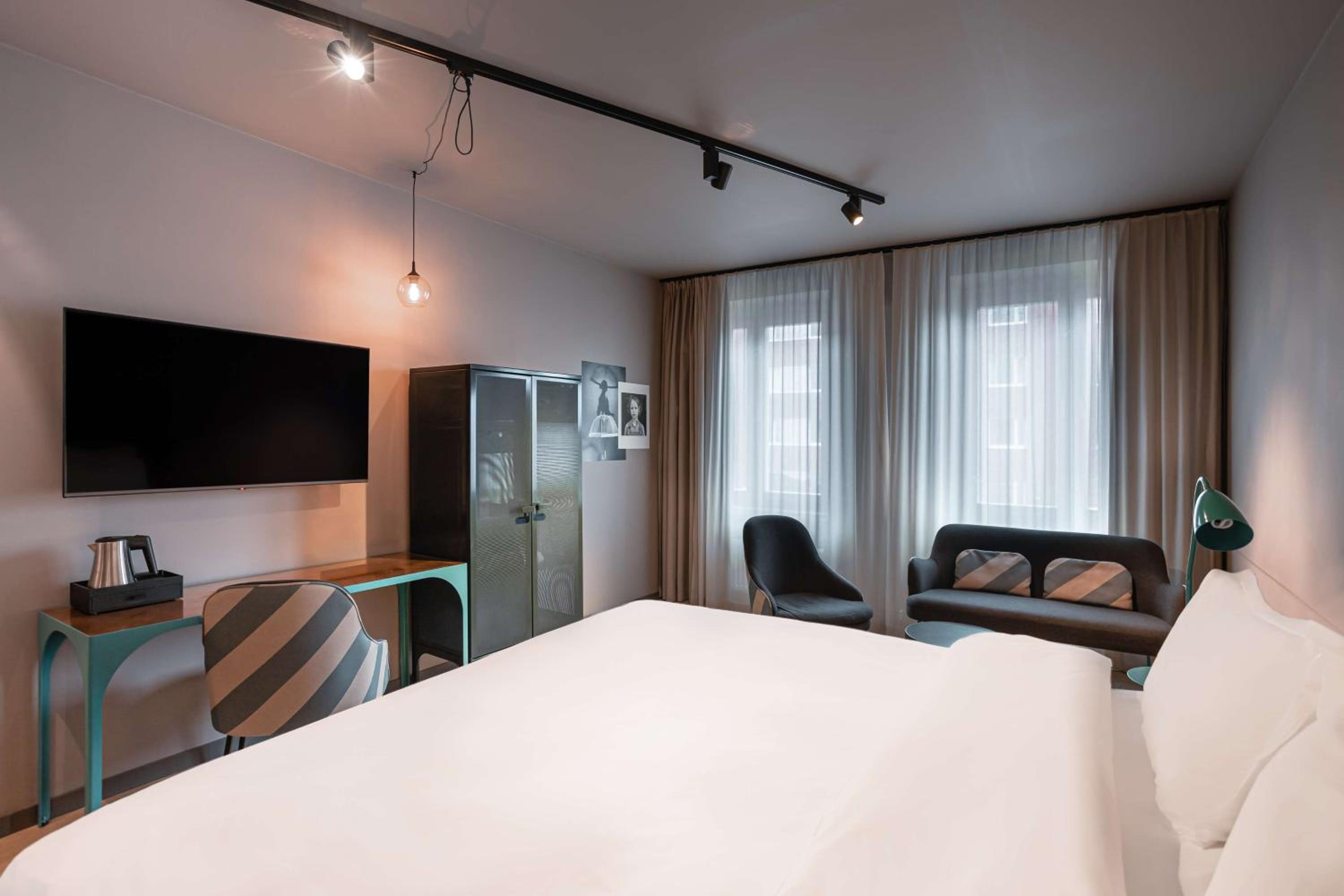 Deluxe King Room photo 1