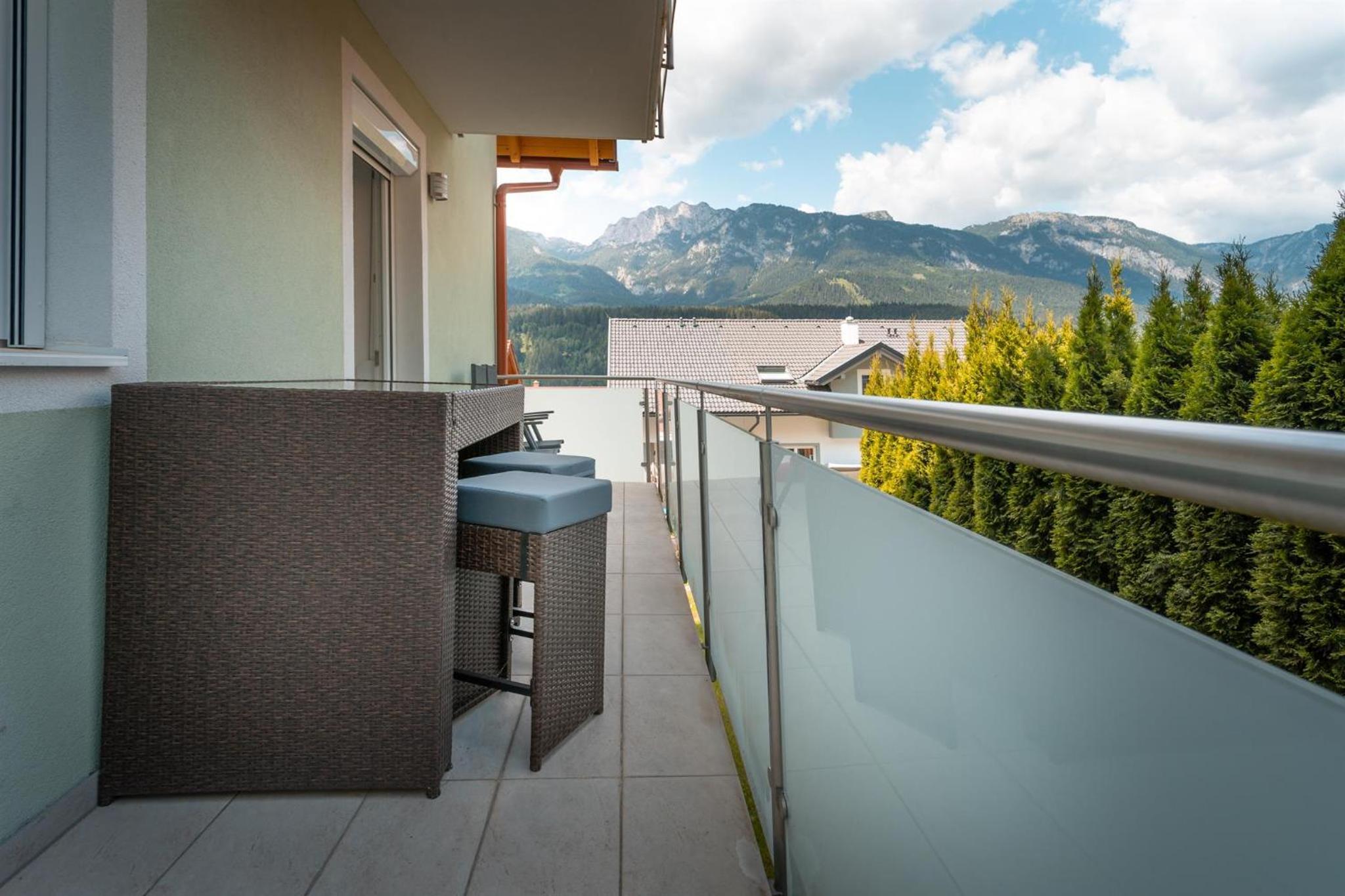 Apartment with Balcony photo 3