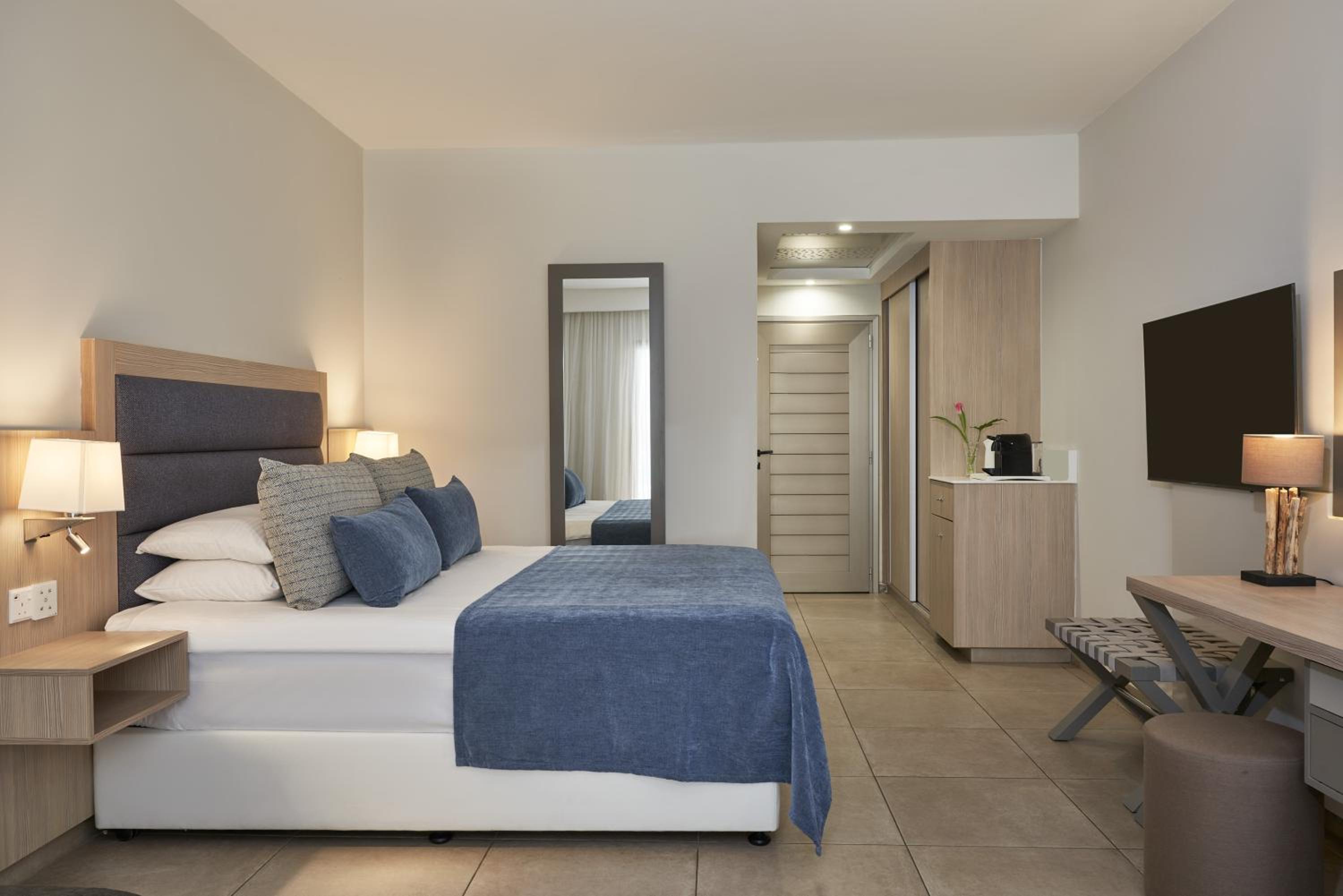 Premium Double Room with Direct Pool Access photo 3