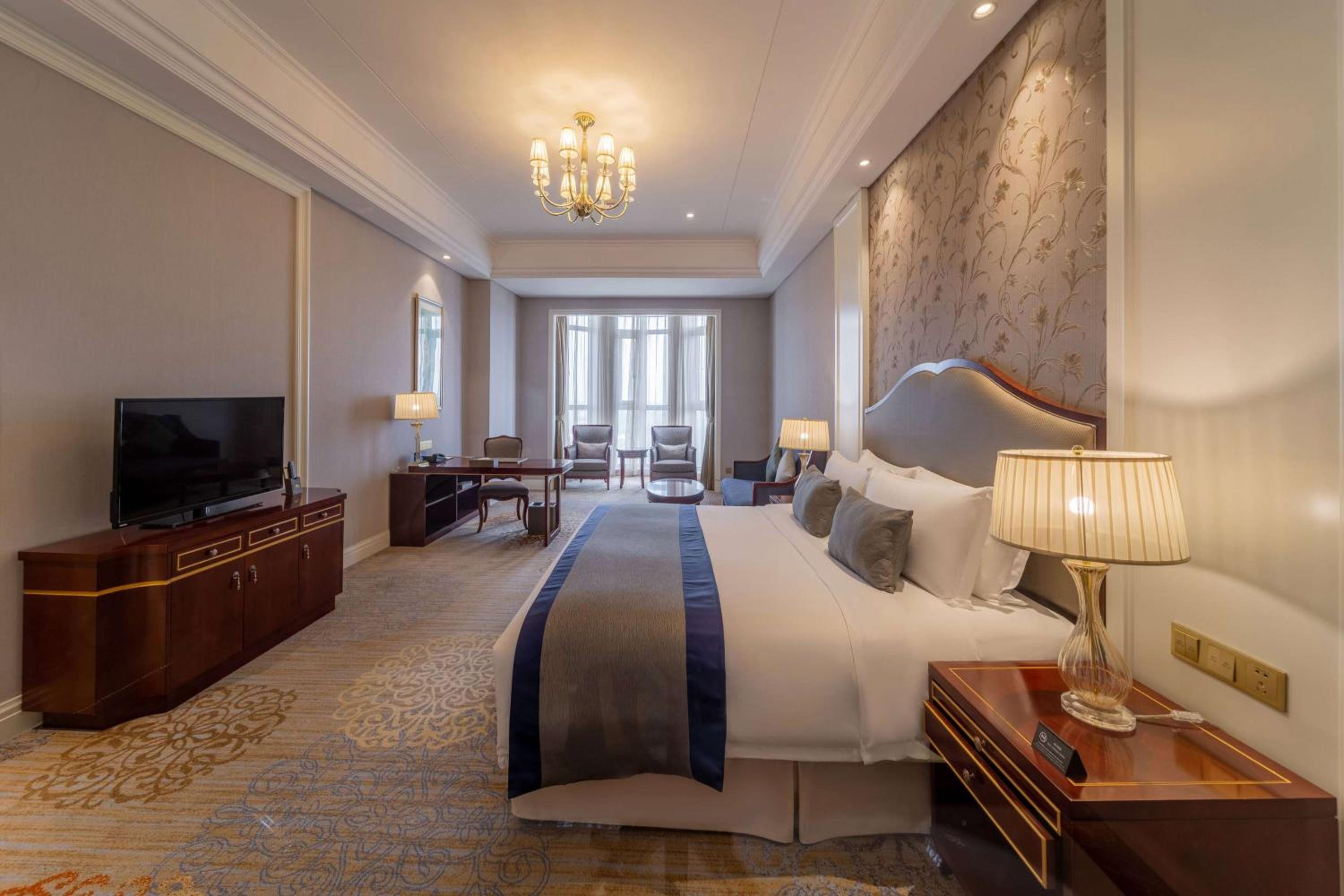 Deluxe King Room - Non-Smoking