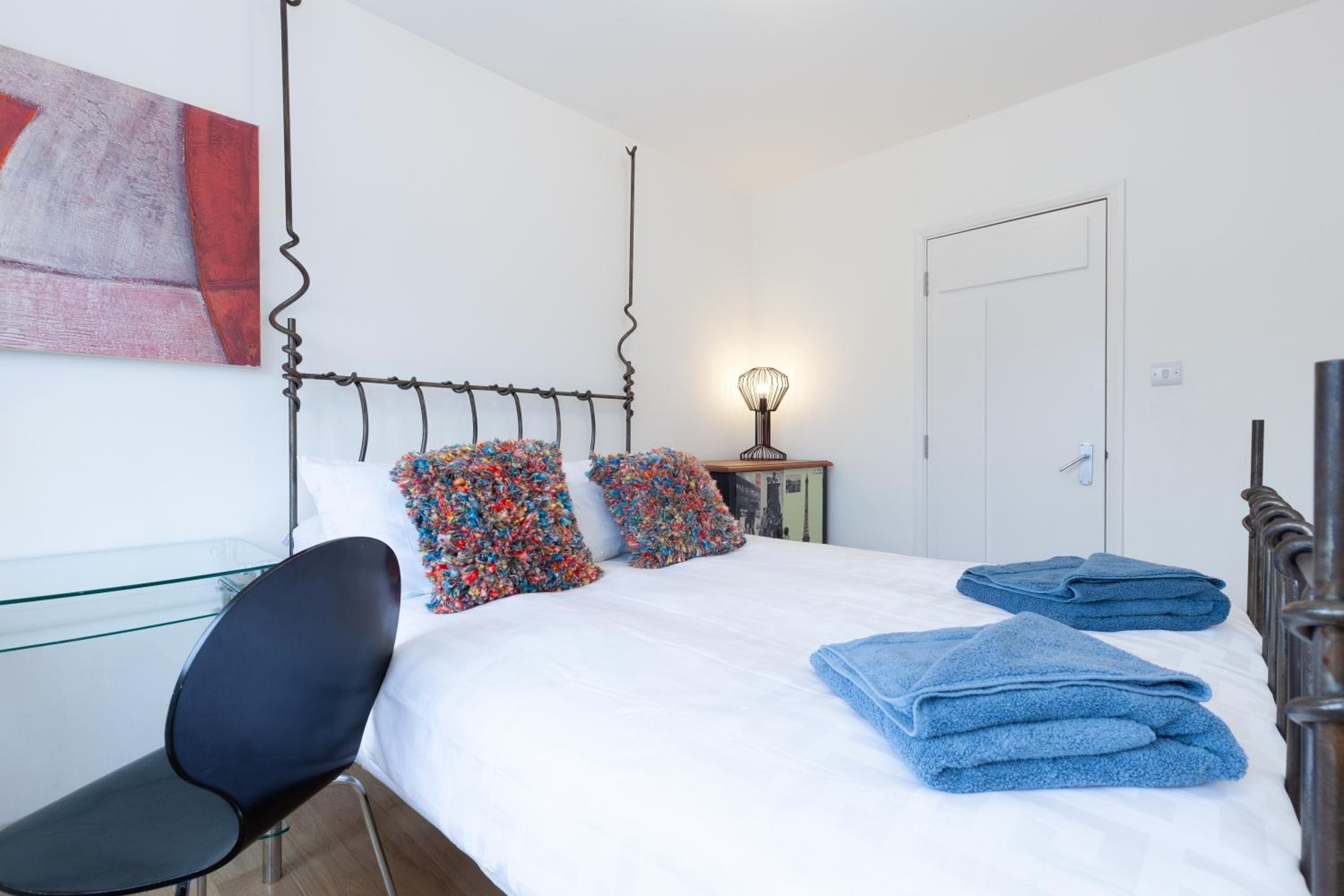 Three-Bedroom Apartment photo 2