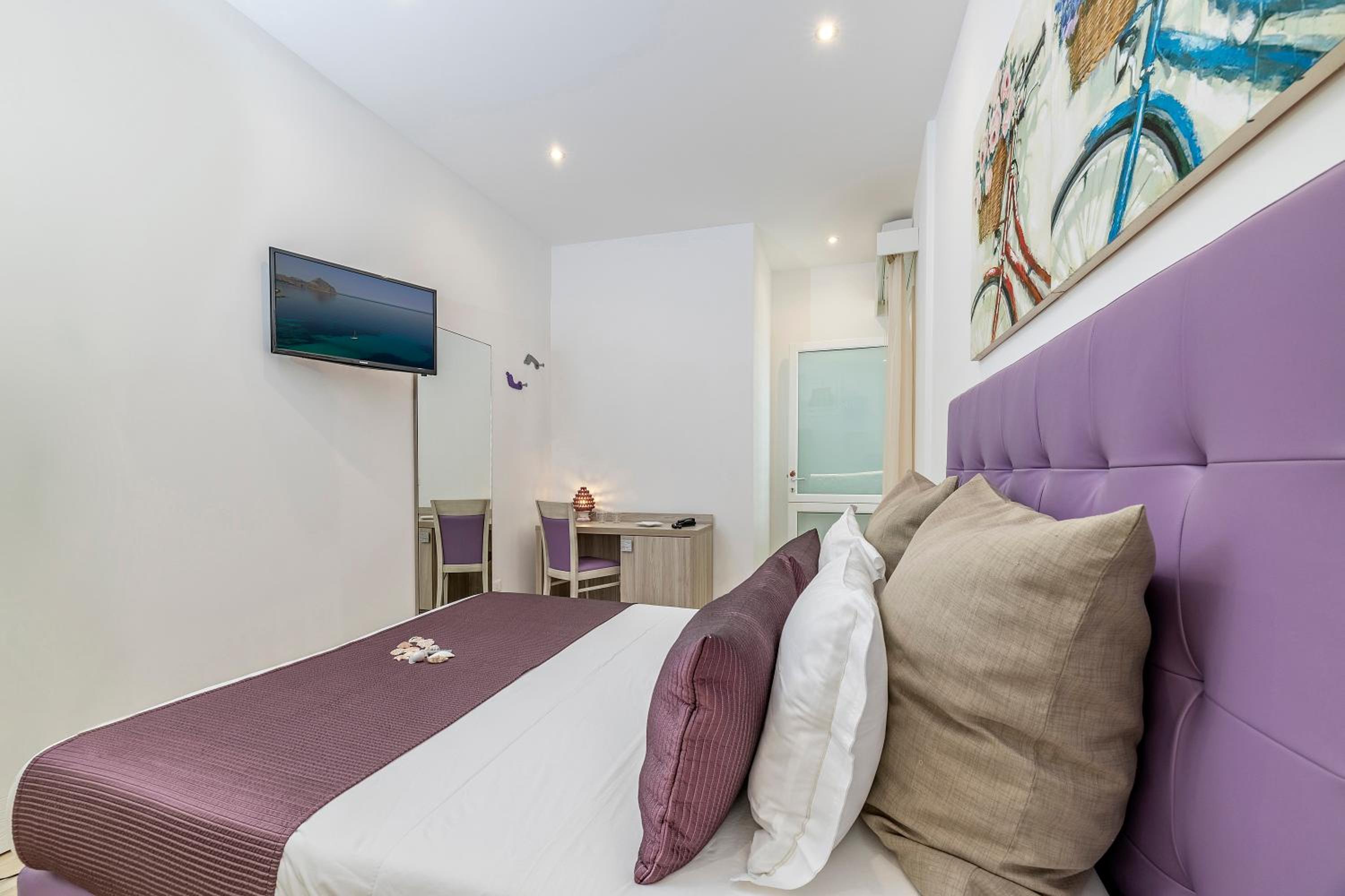 Standard Double Room photo 3