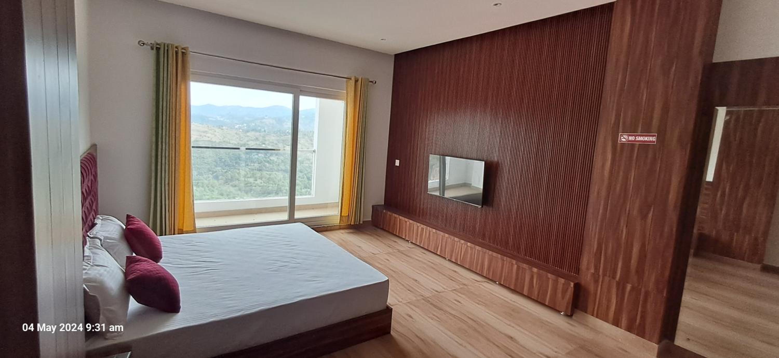 Deluxe Double Room with Balcony photo 2