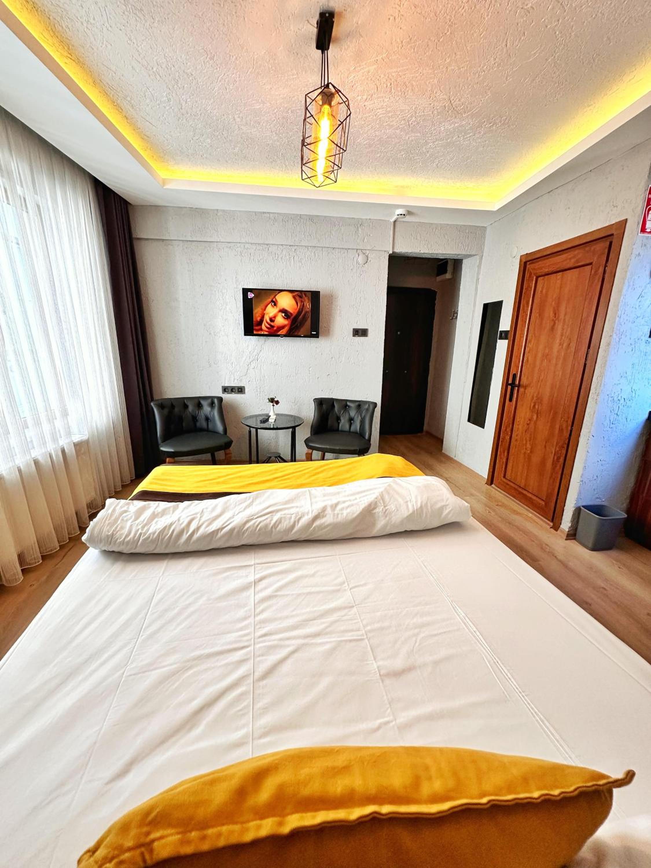 Double Room with Private Bathroom - Photo 11