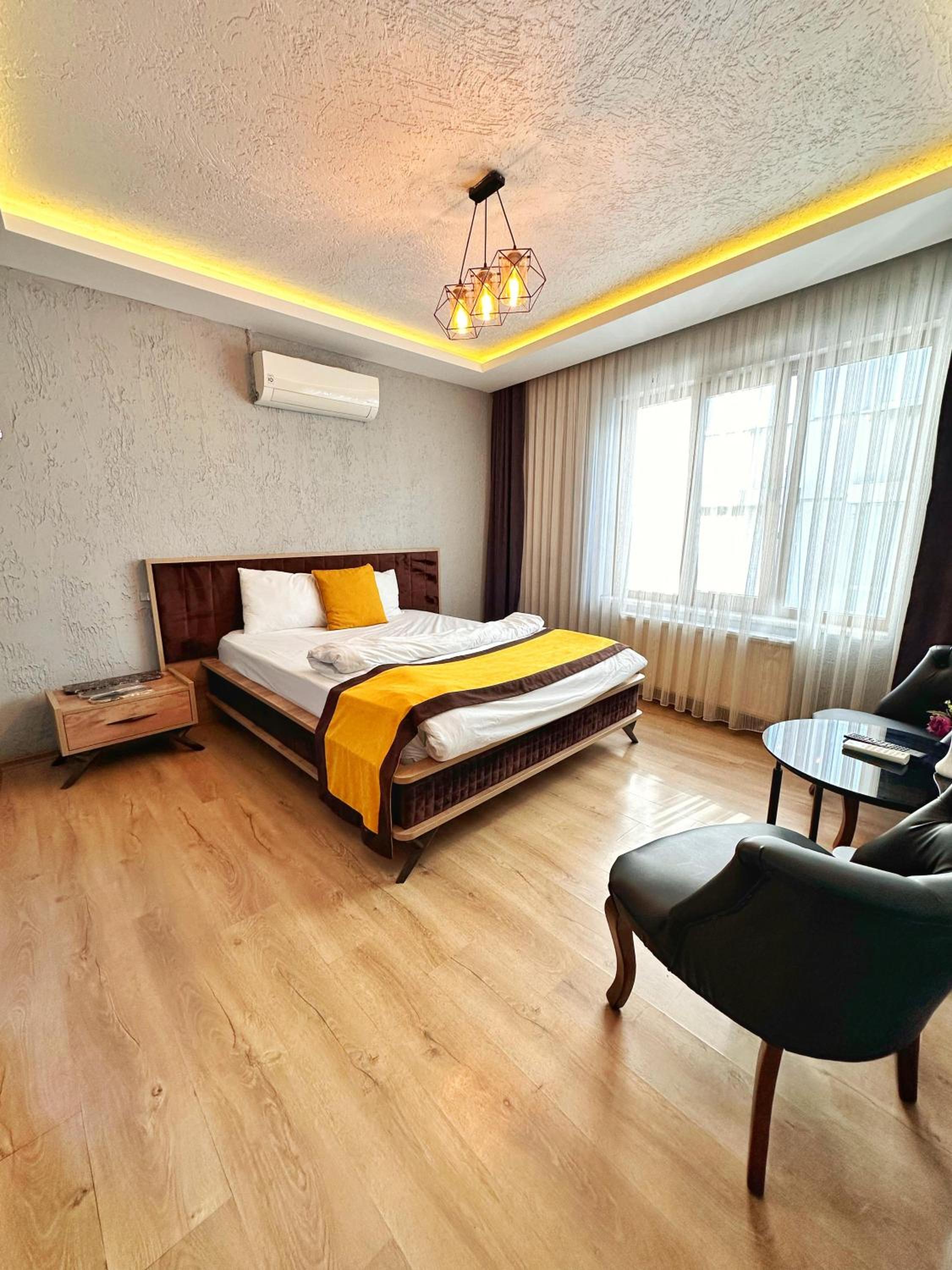 Double Room with Private Bathroom - Photo 1