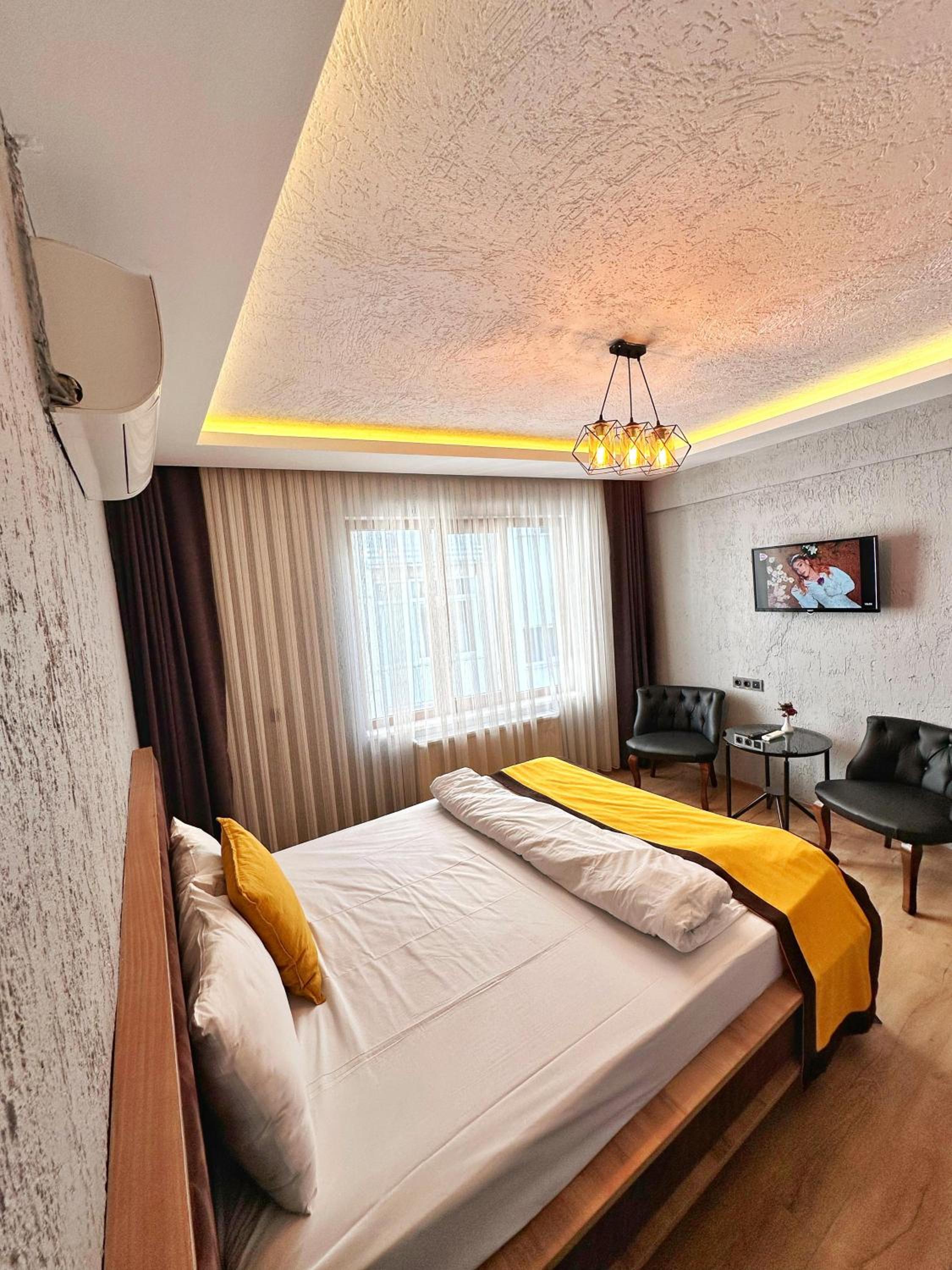 Double Room with Private Bathroom - Photo 13