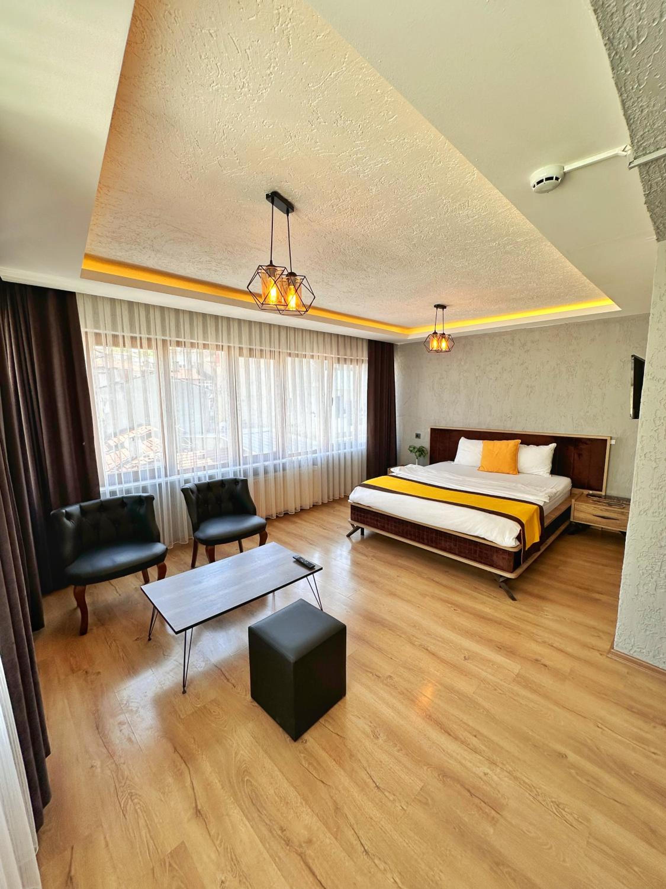 Family Room with Private Bathroom - Photo 1