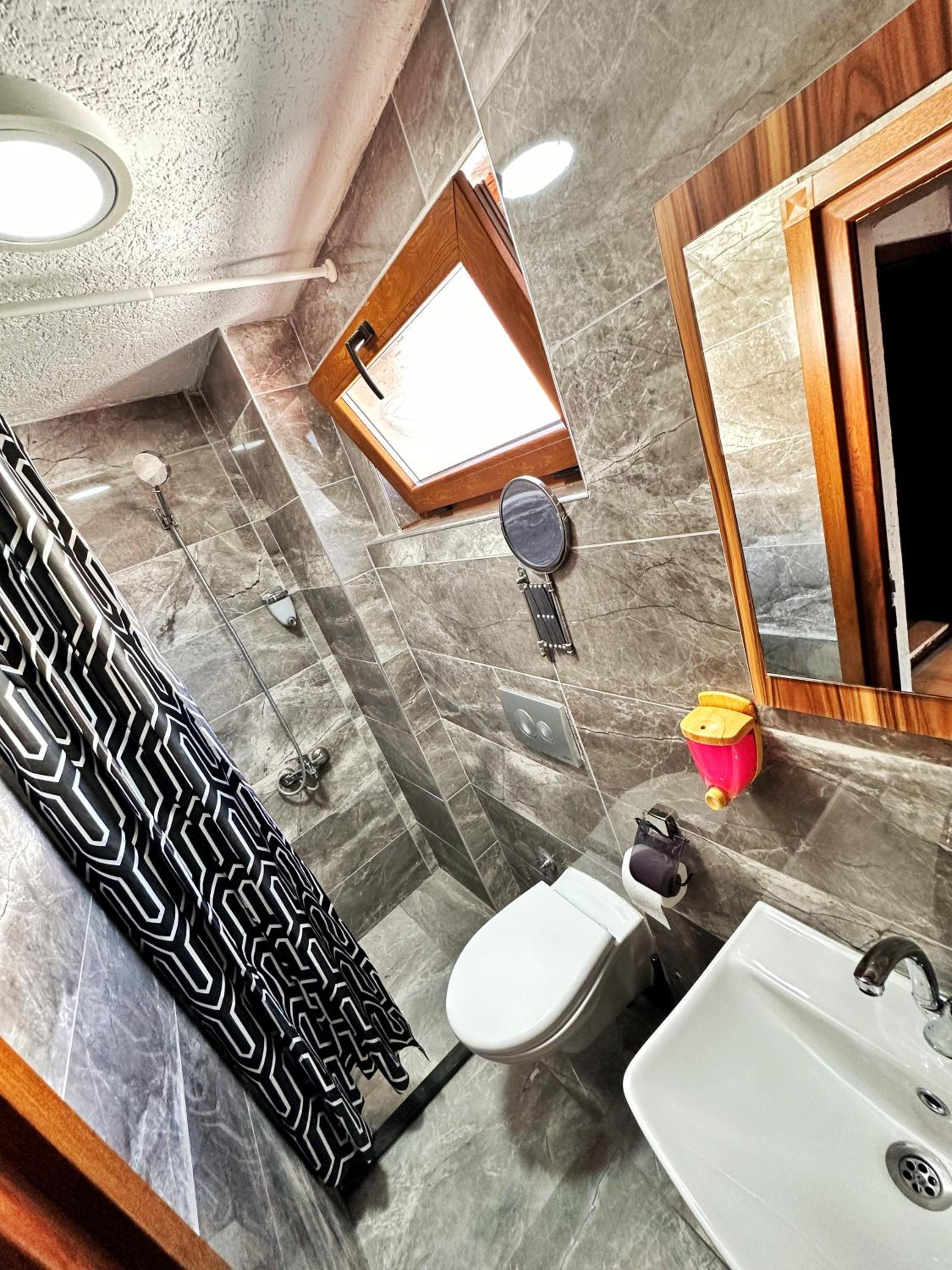 Family Room with Private Bathroom - Photo 8
