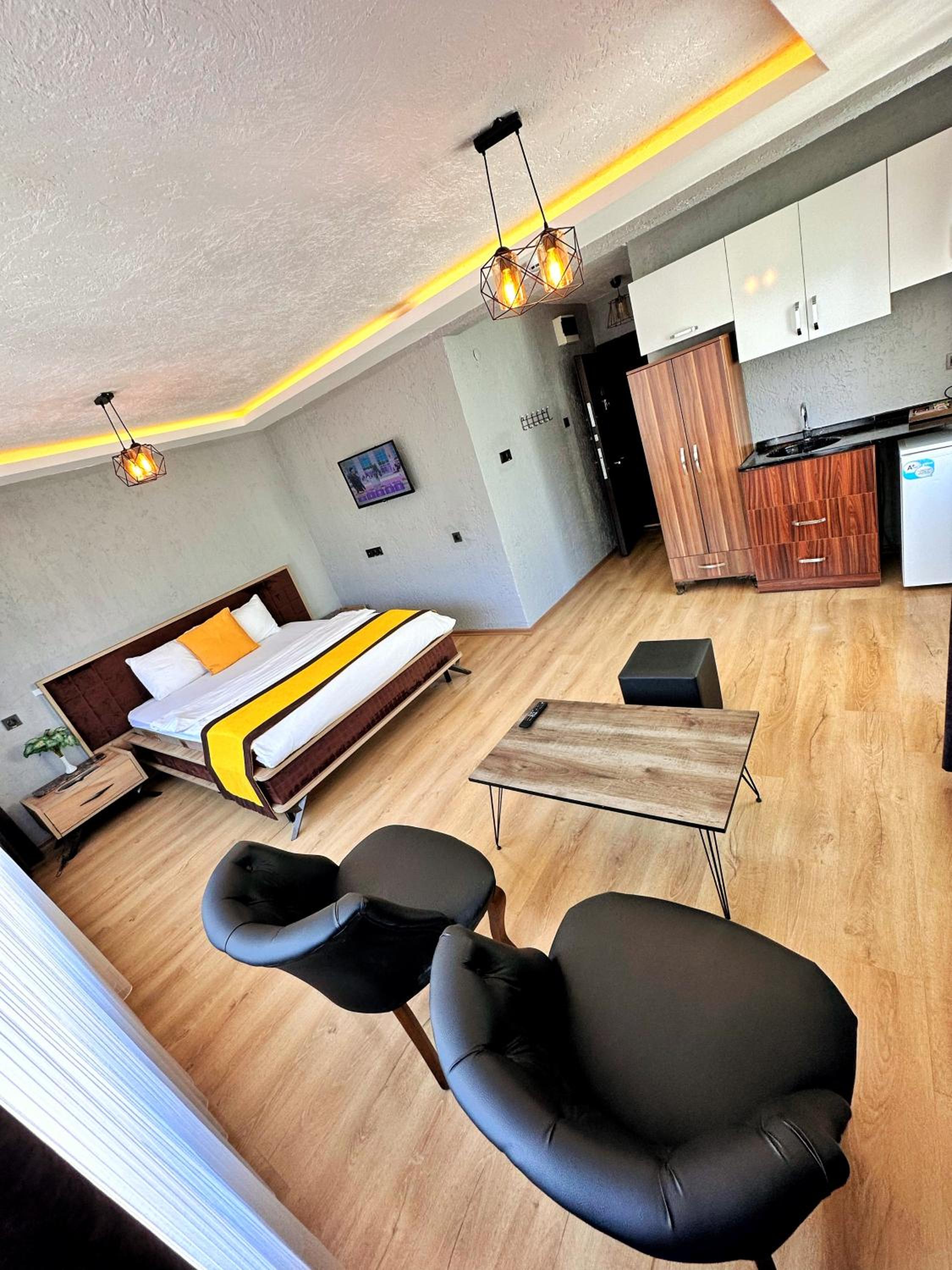 Family Room with Private Bathroom - Photo 9