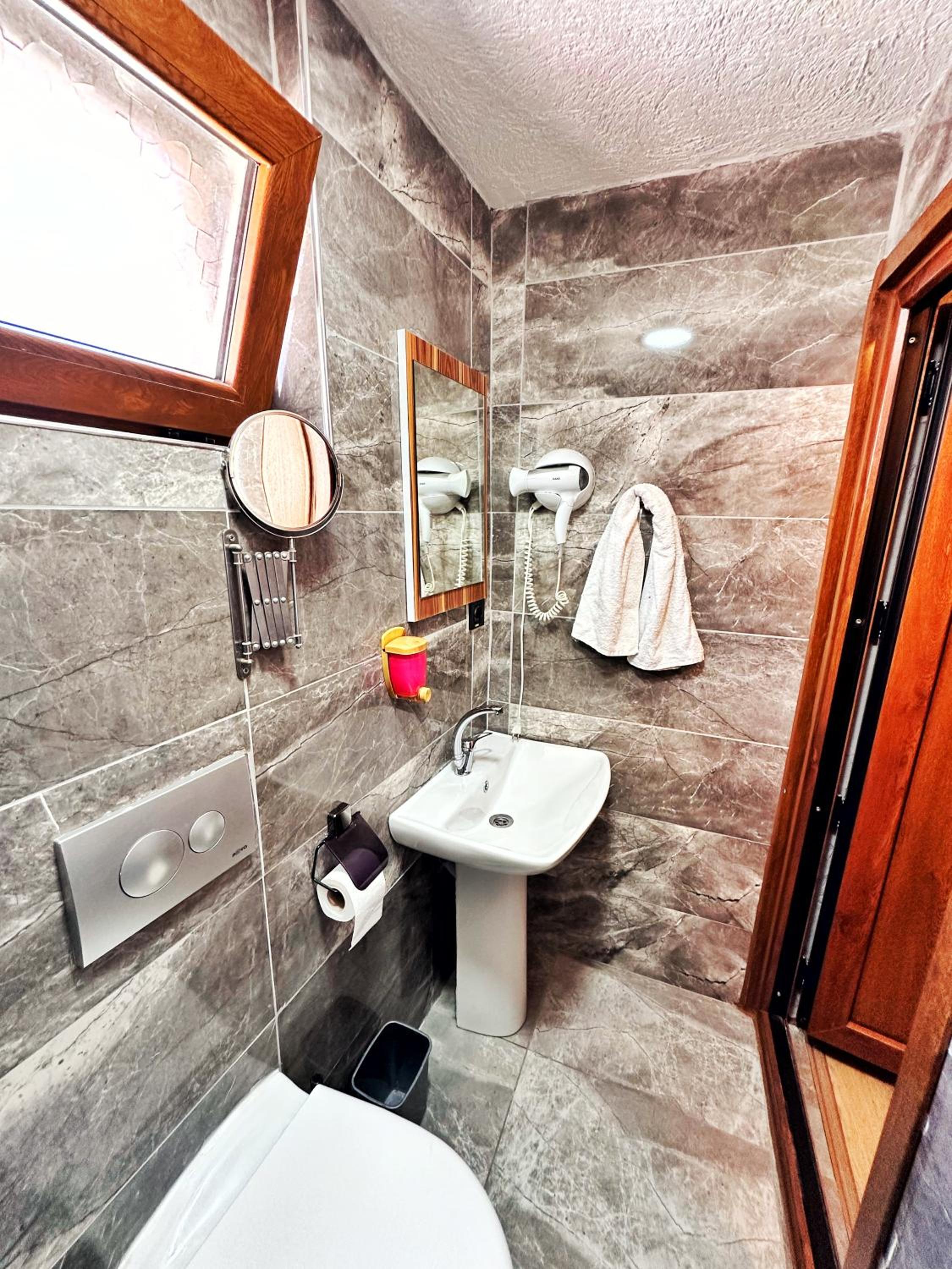 Family Room with Private Bathroom - Photo 7