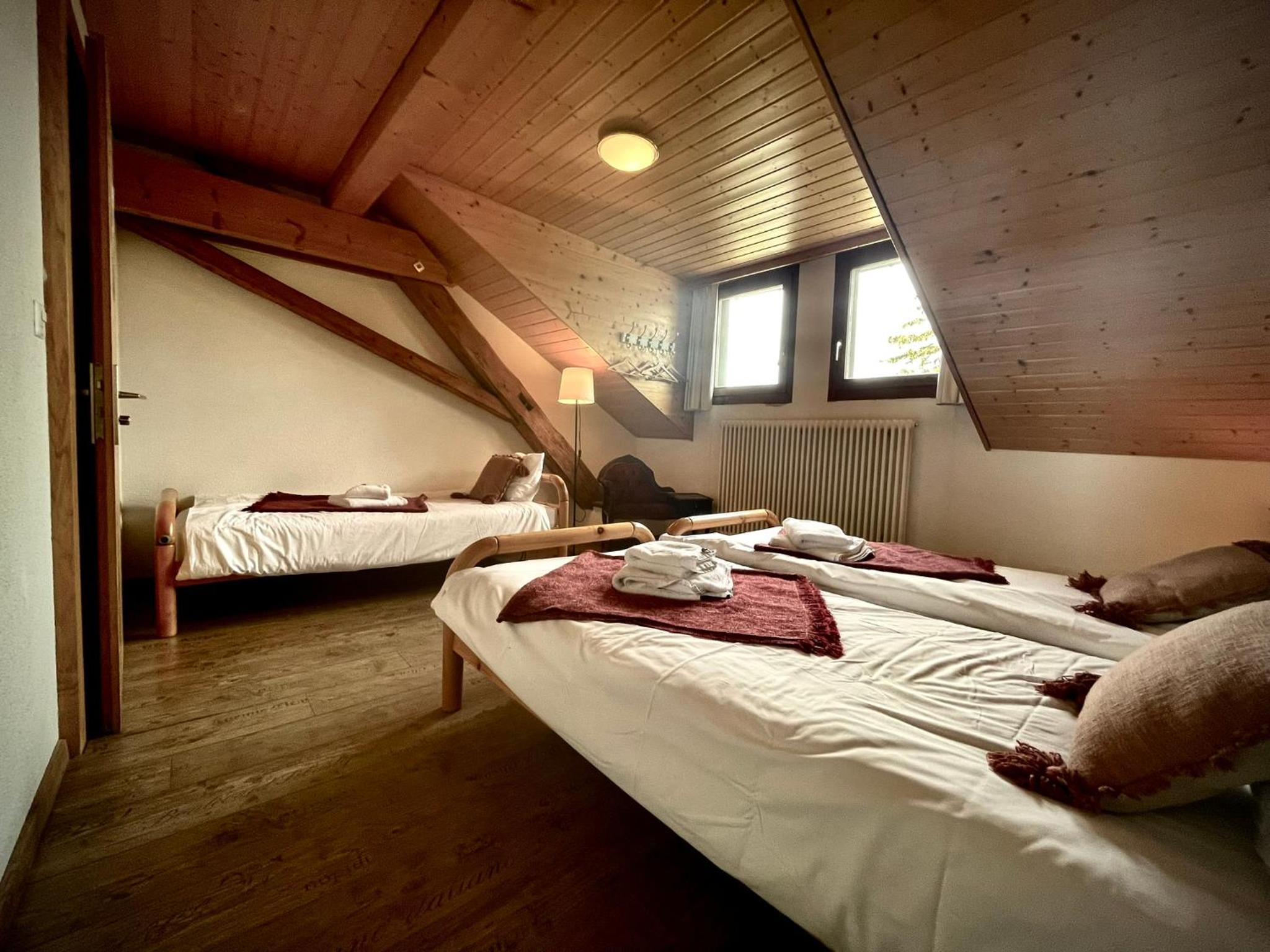 Basic Triple Room with Shared Bathroom photo 2
