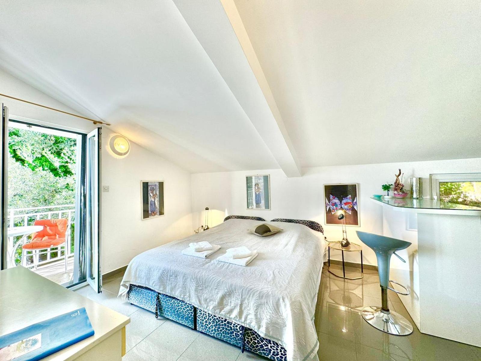 Studio with Balcony