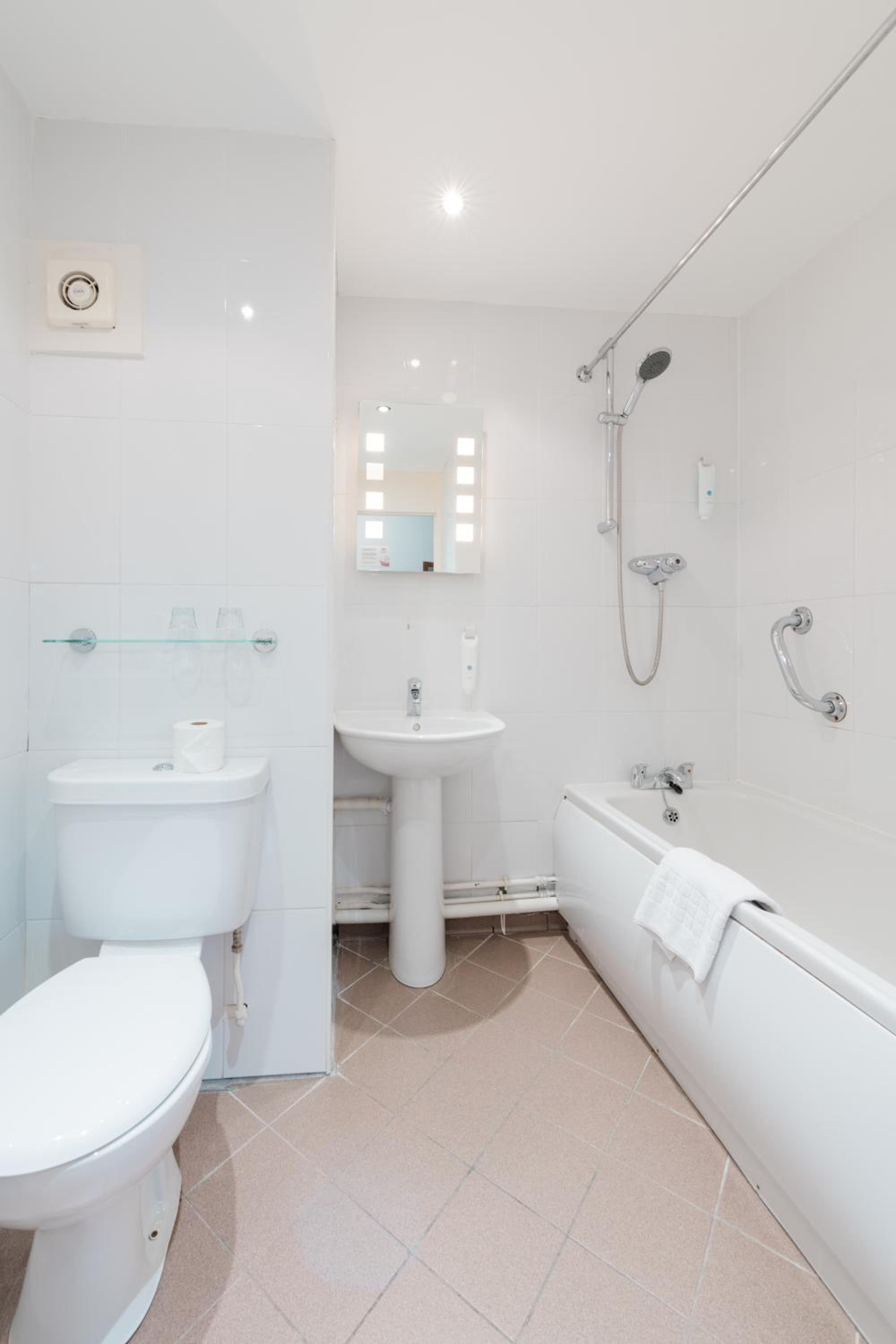 Double Room - Photo 3