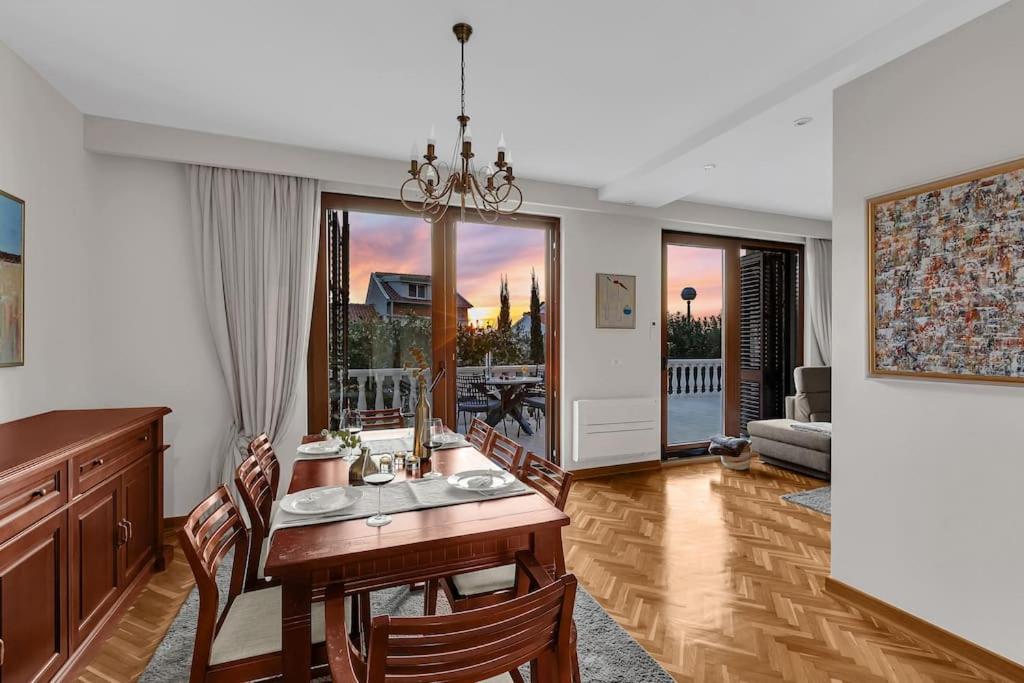 Three-Bedroom Villa photo 3