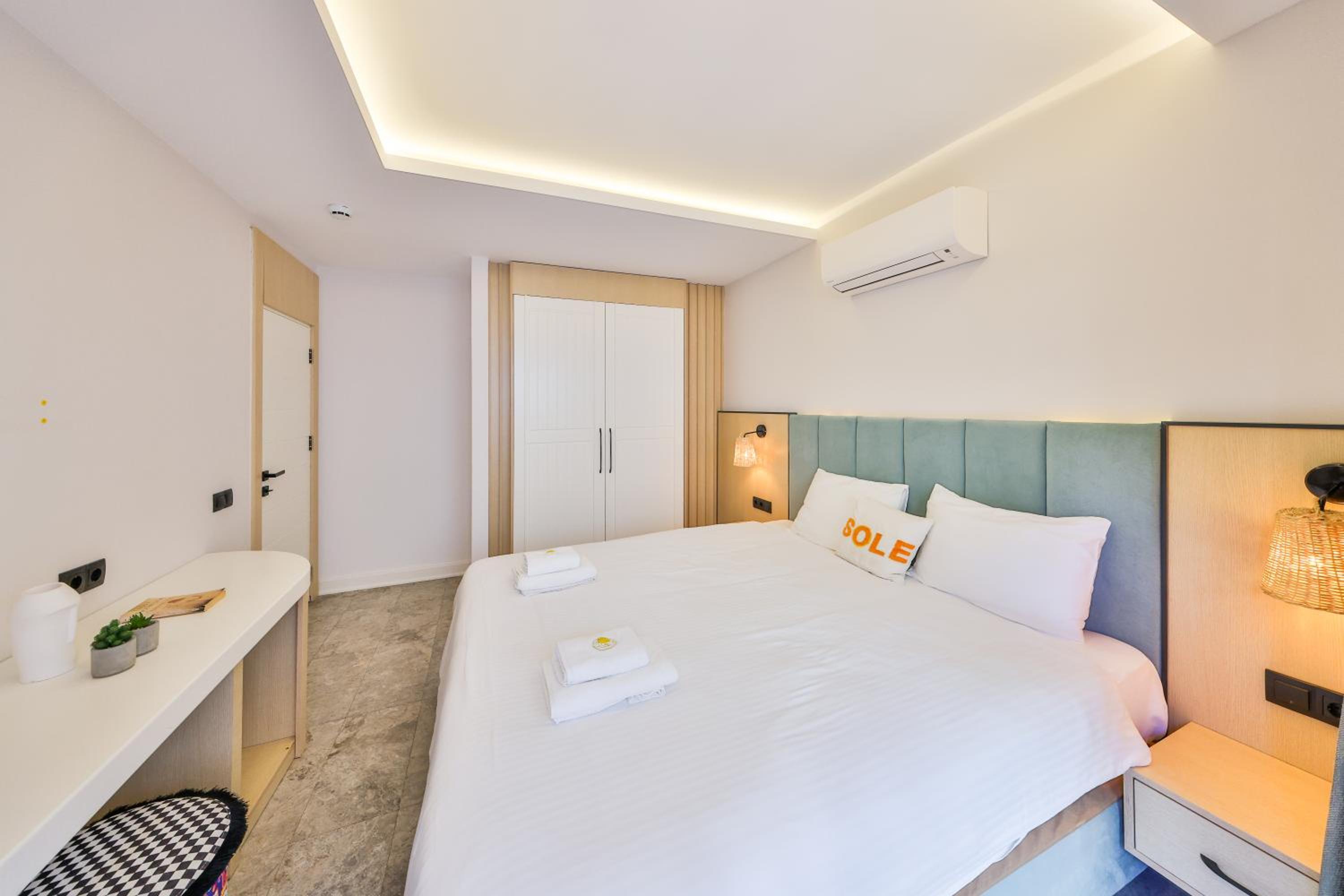 Deluxe Suite - Photo 16