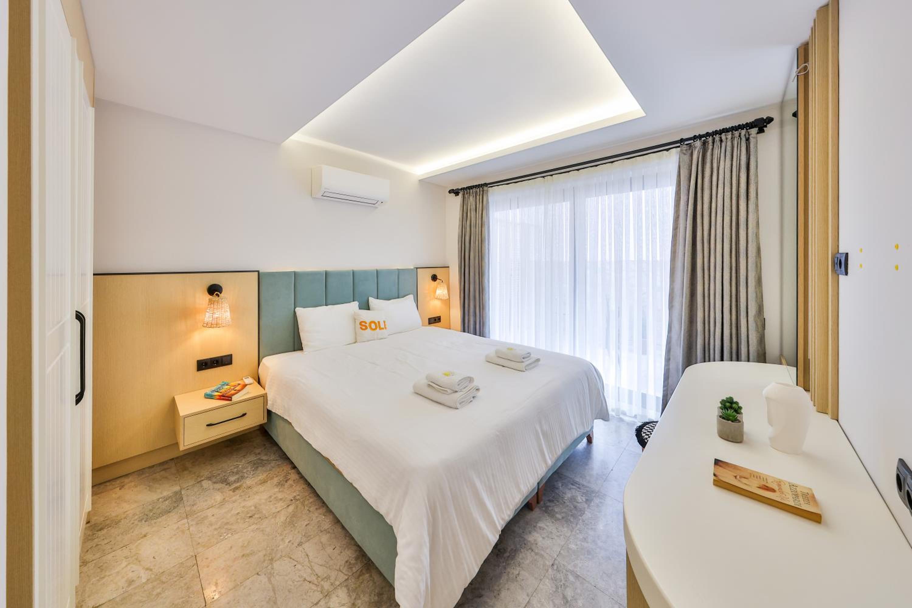 Deluxe Suite - Photo 15