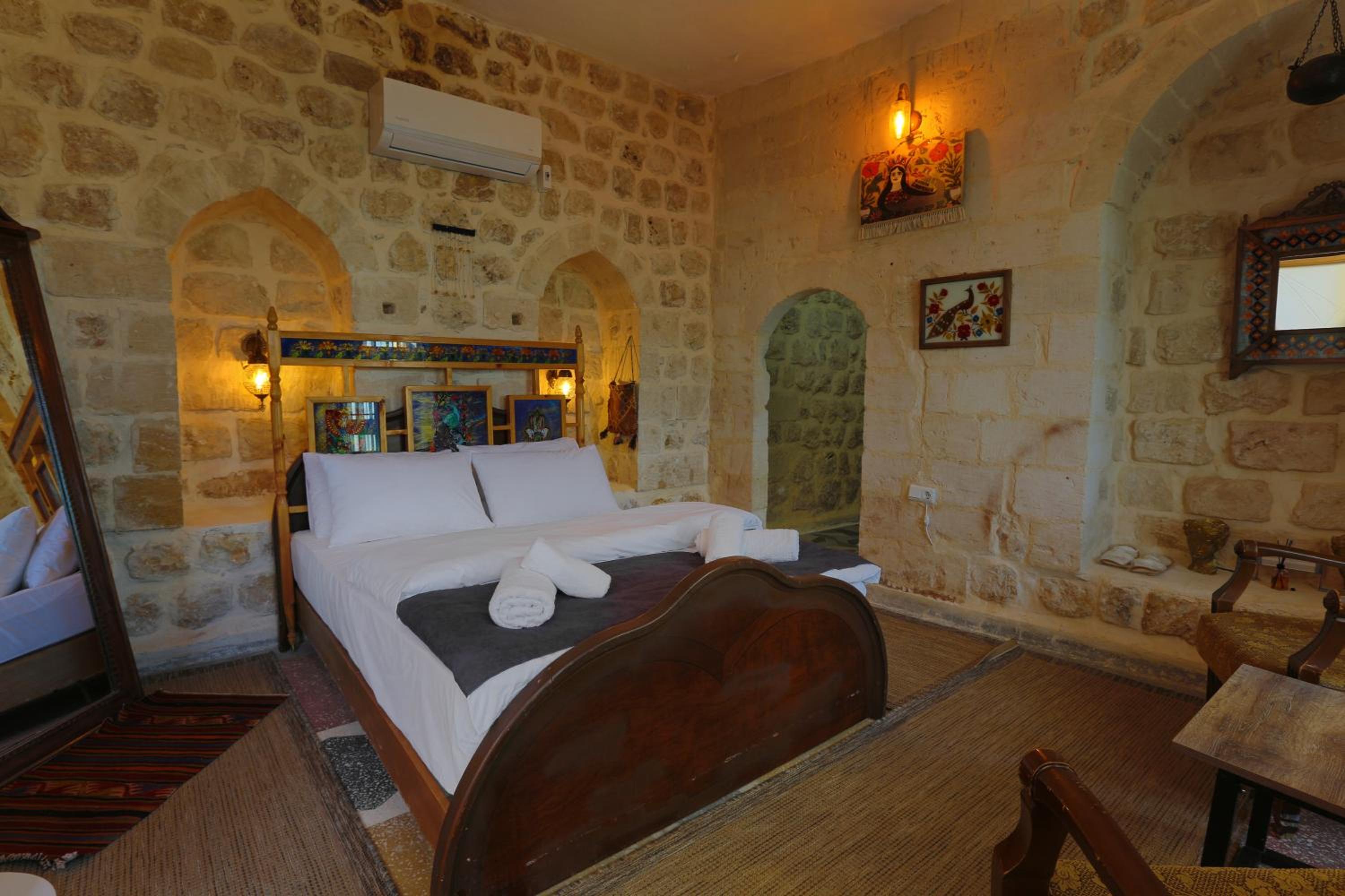 Deluxe King Room - Photo 3