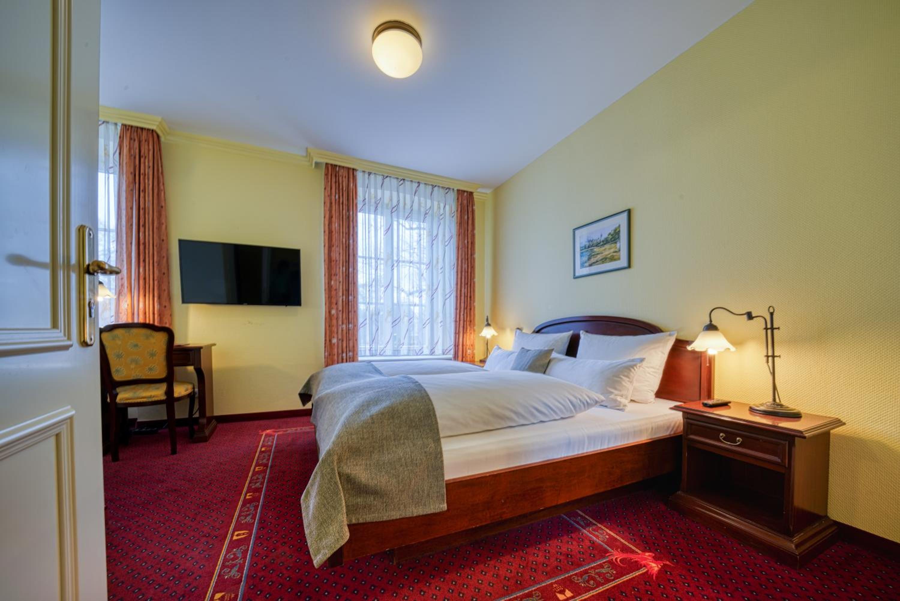 Double Room - Photo 5