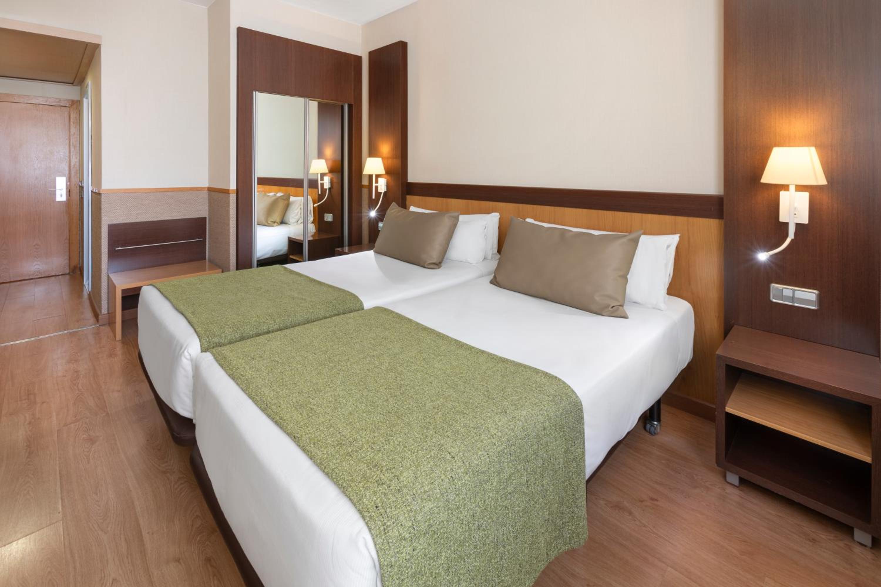 Double or Twin Room - Photo 3