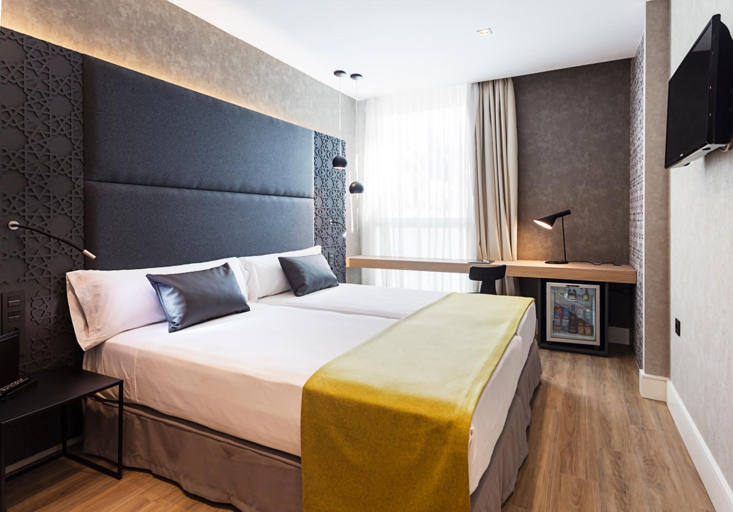 Premium Double Or Twin Room - Photo 6