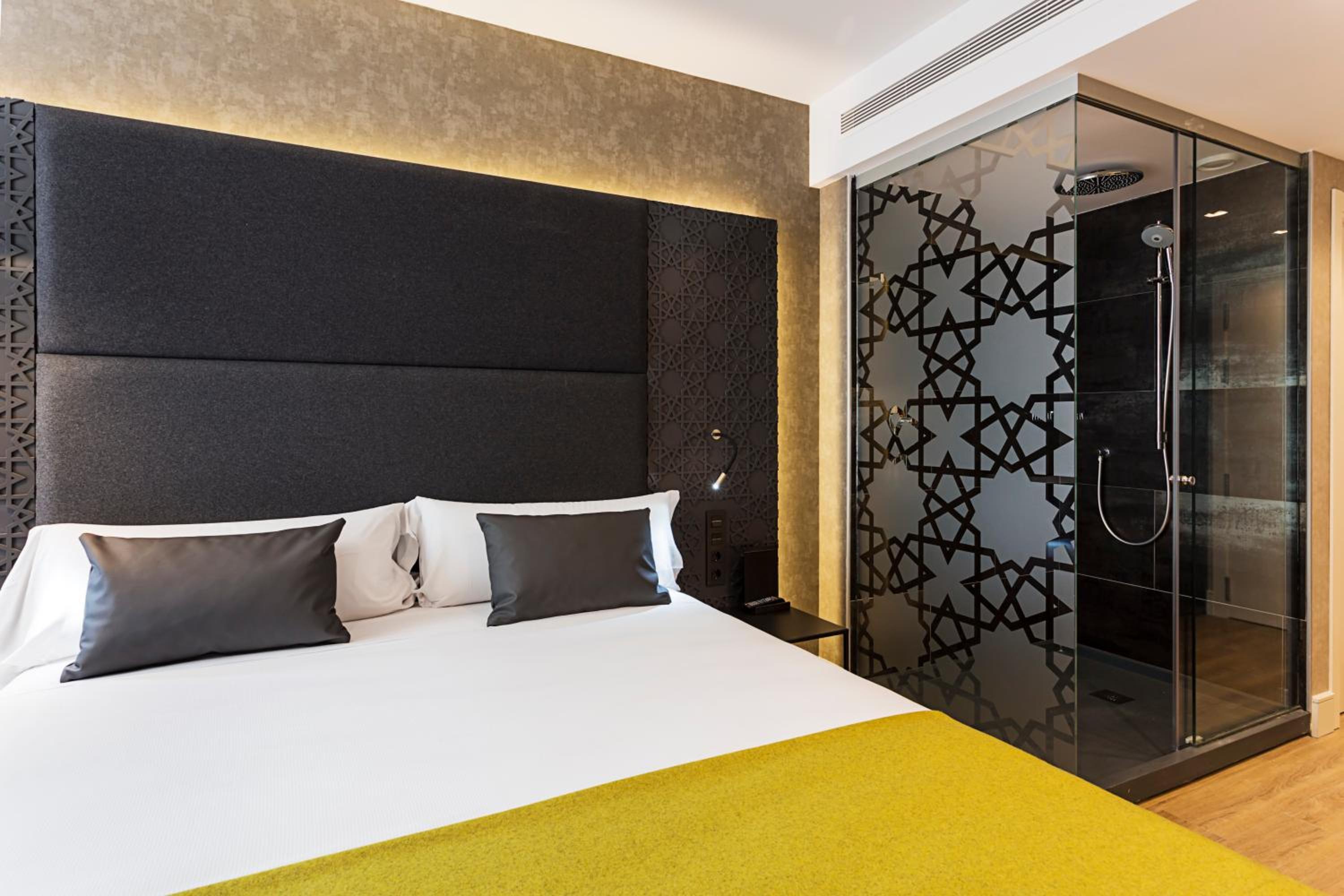 Premium Double Or Twin Room - Photo 4