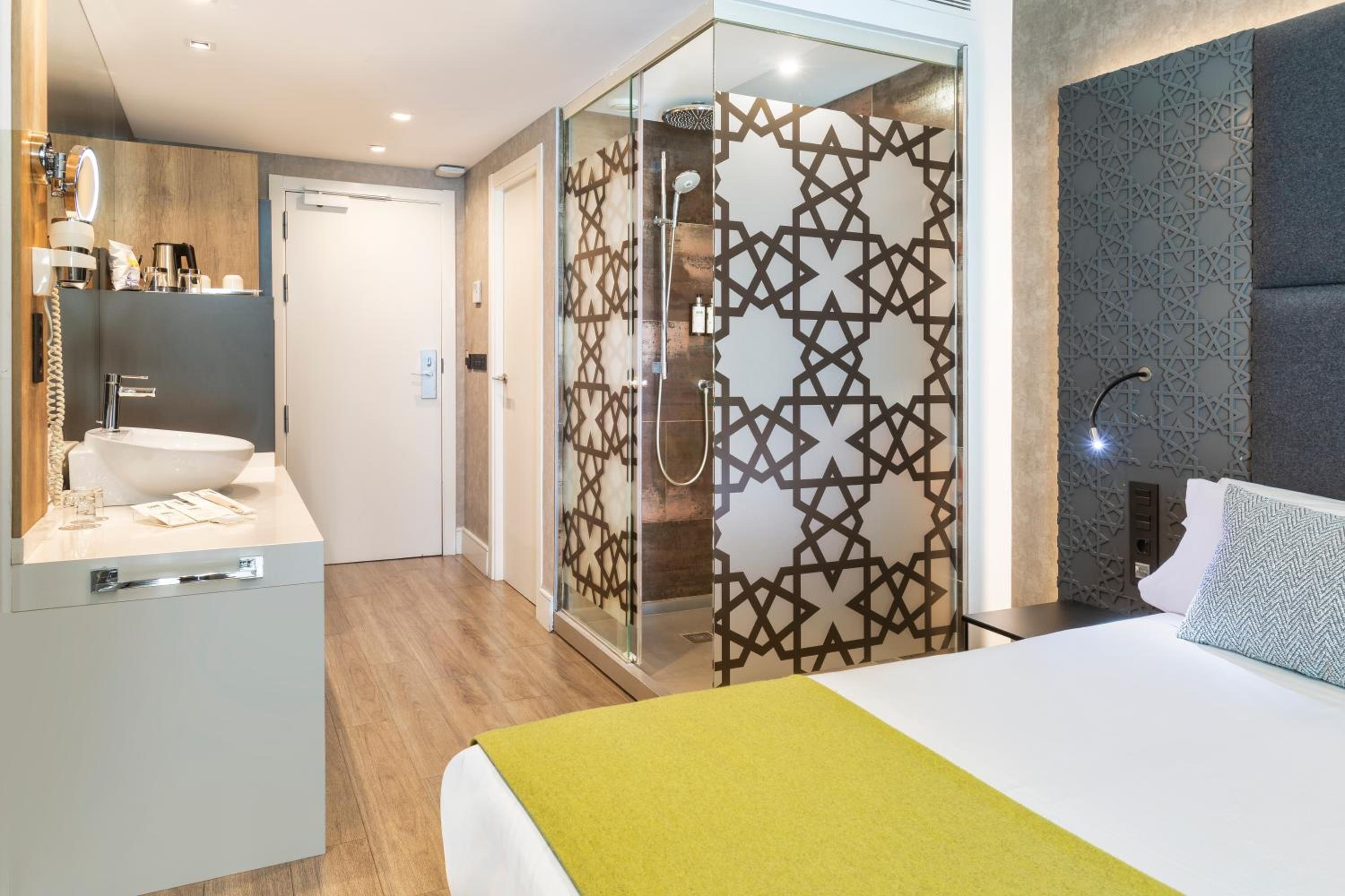 Premium Double Or Twin Room - Photo 3