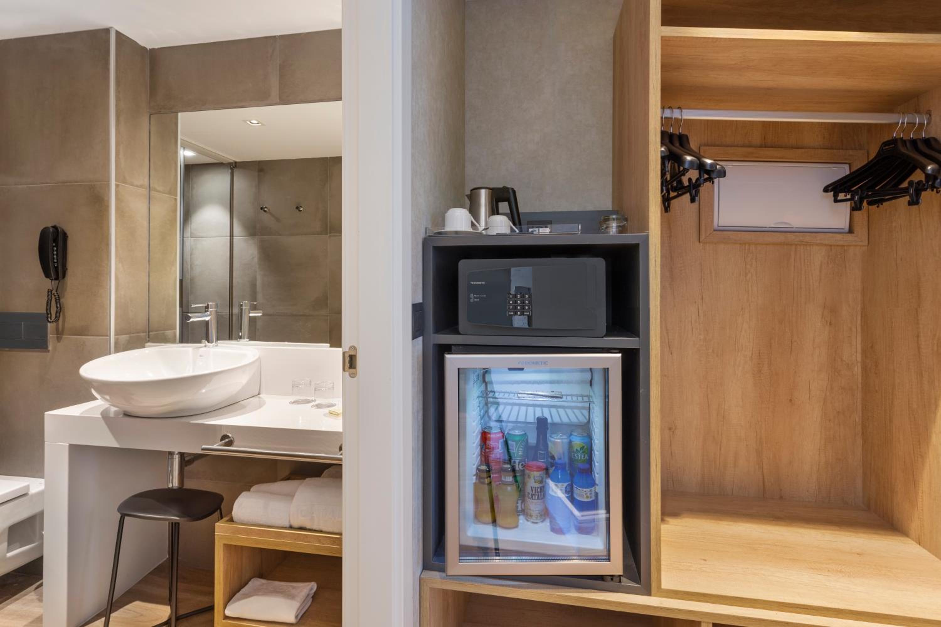 Premium Room with Terrace and View - Photo 5