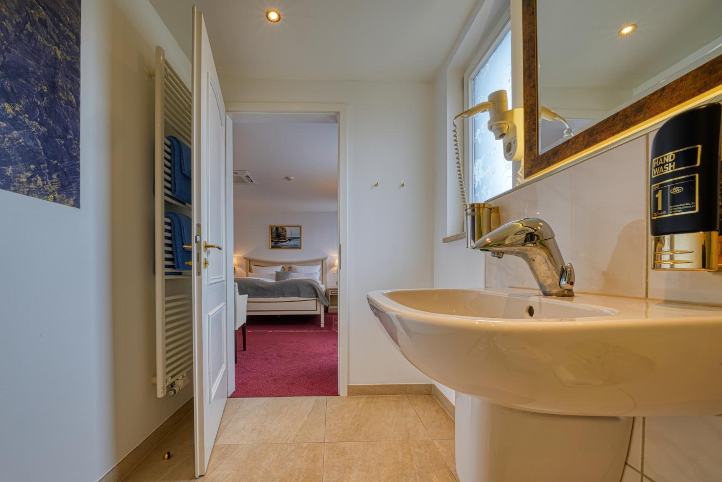 Superior Double Room with Land View - Photo 11