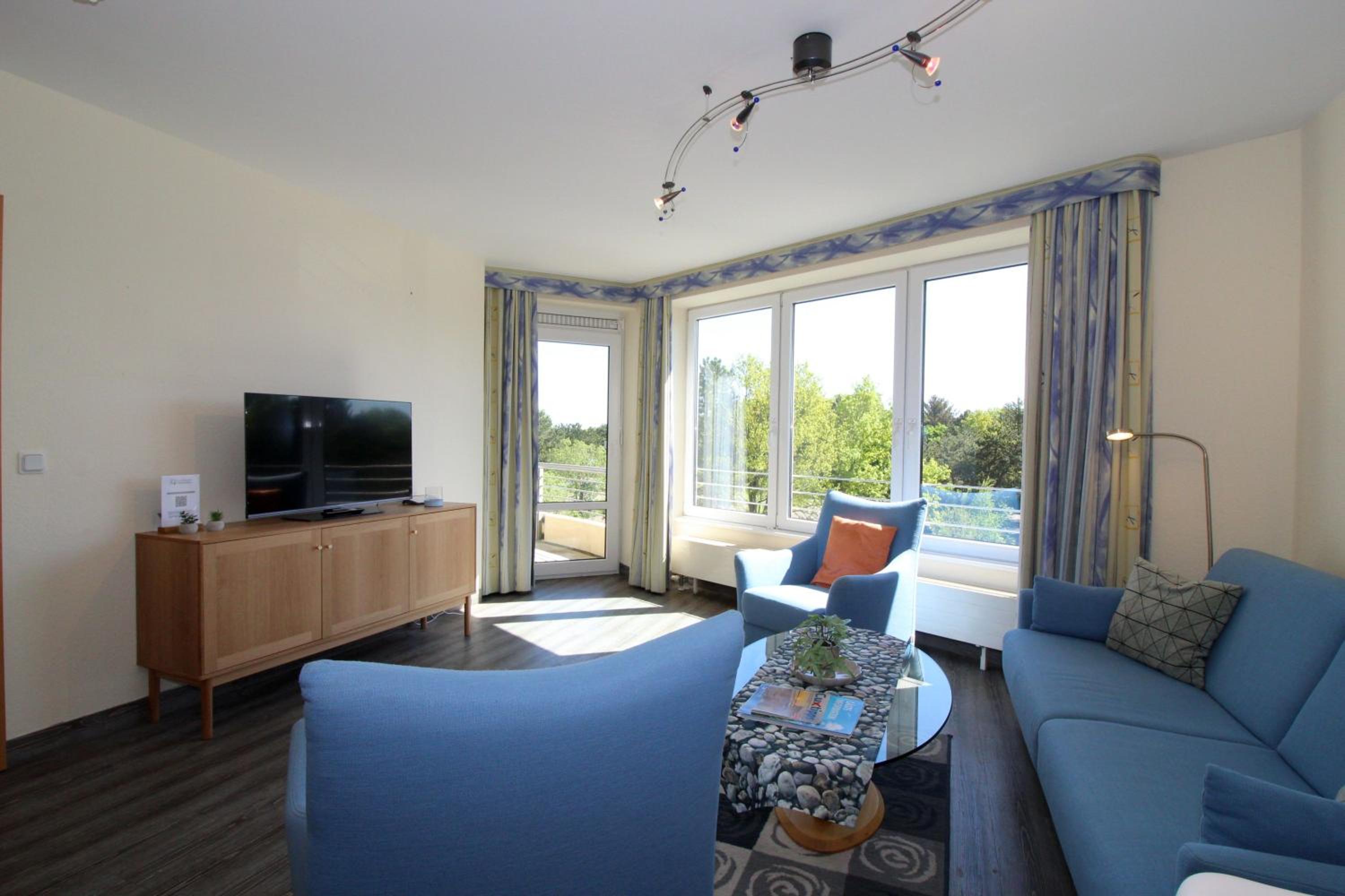 Apartment with Balcony photo 1