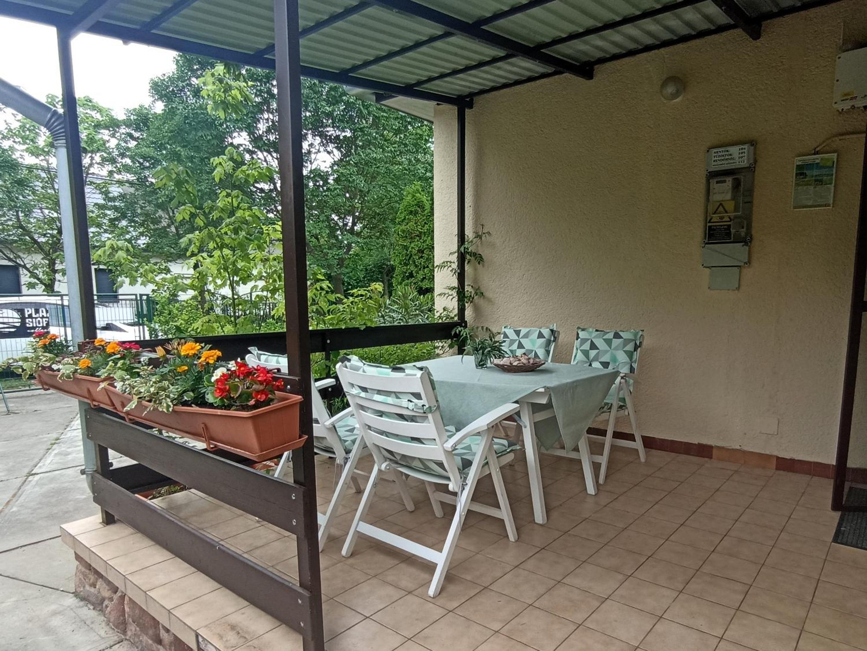 Three-Bedroom House - Photo 6