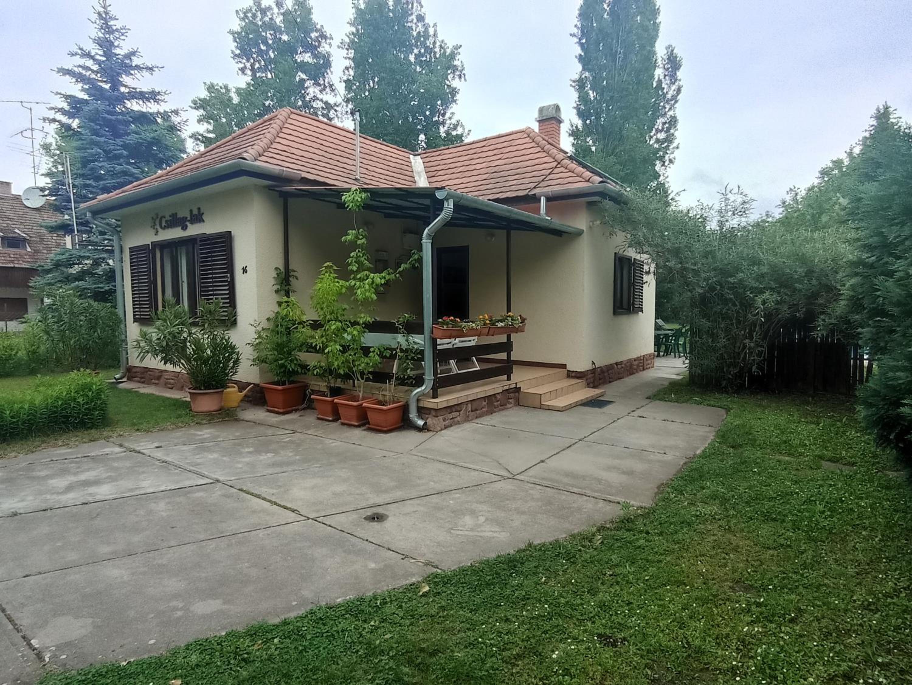 Three-Bedroom House - Photo 2