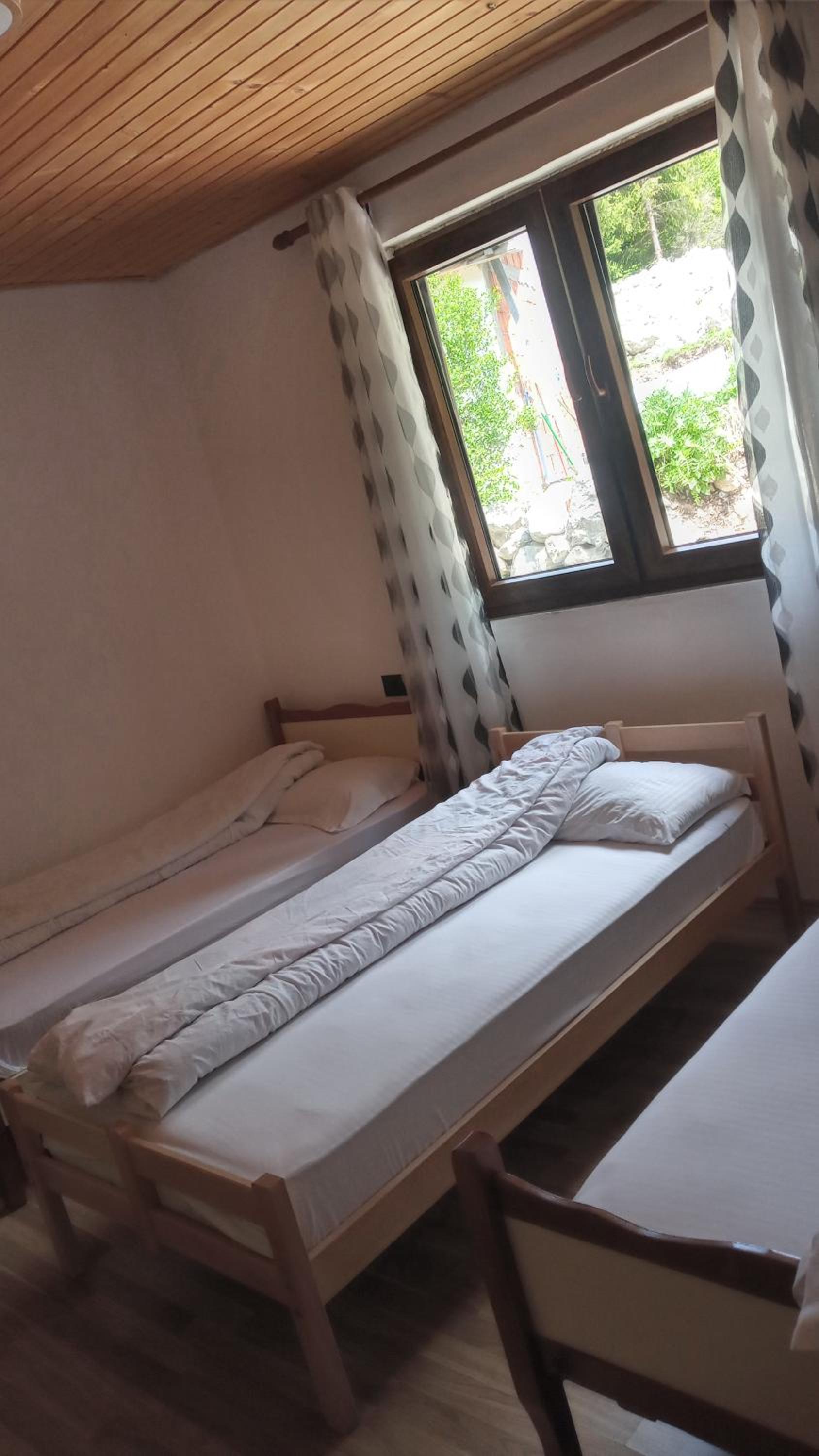 Basic Triple Room photo 1