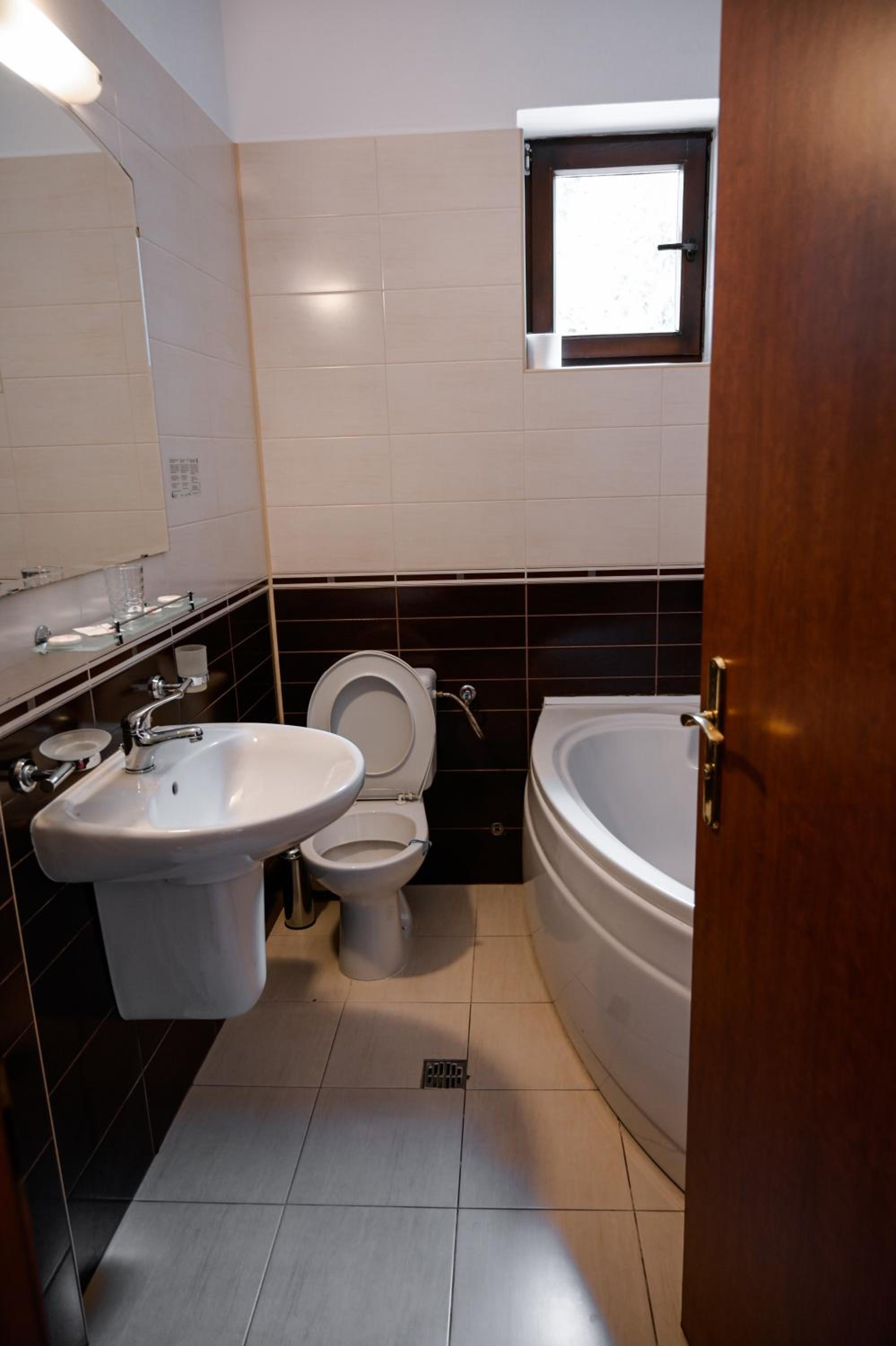 One-Bedroom Suite photo 3
