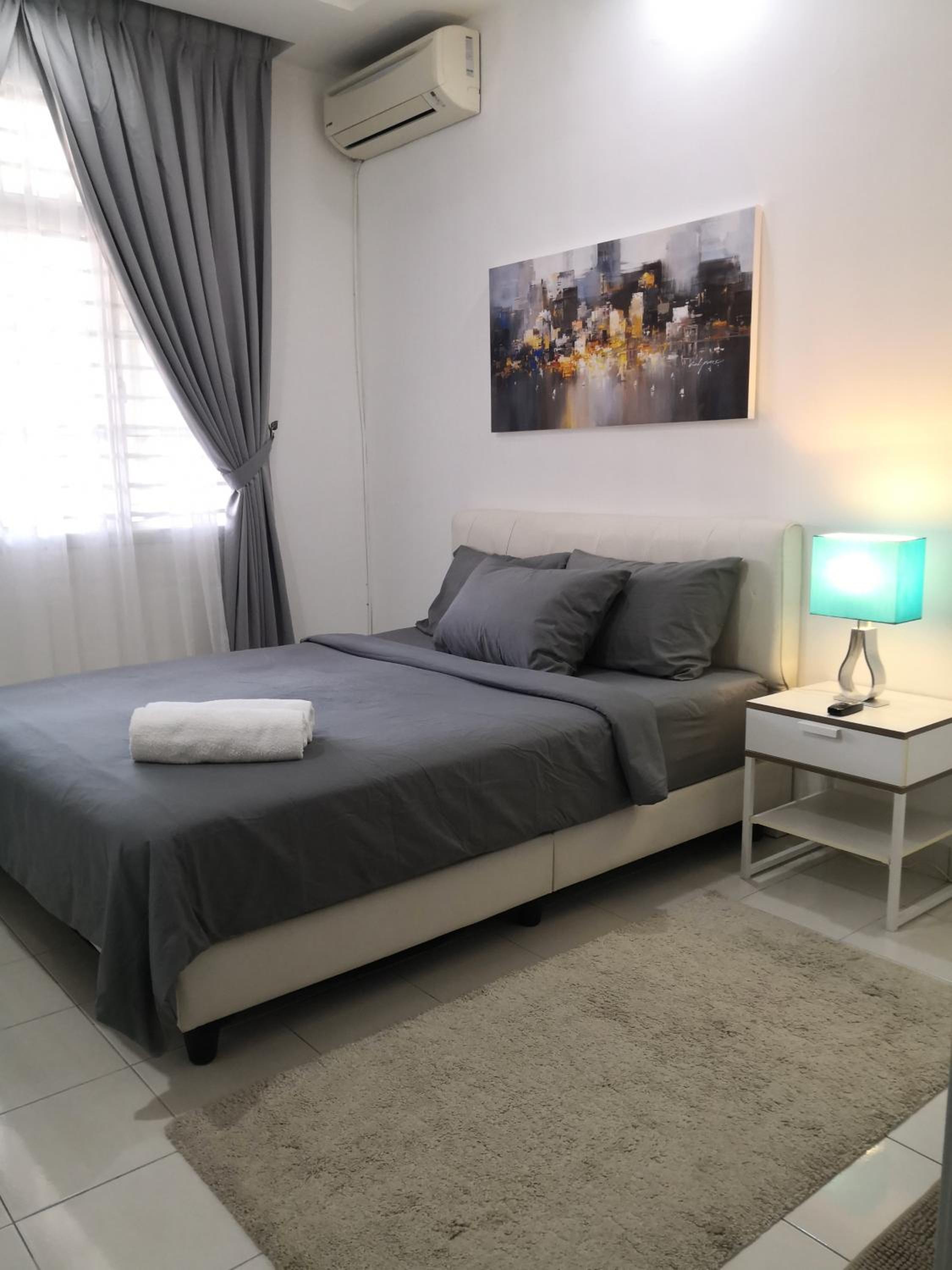 Three-Bedroom House photo 2