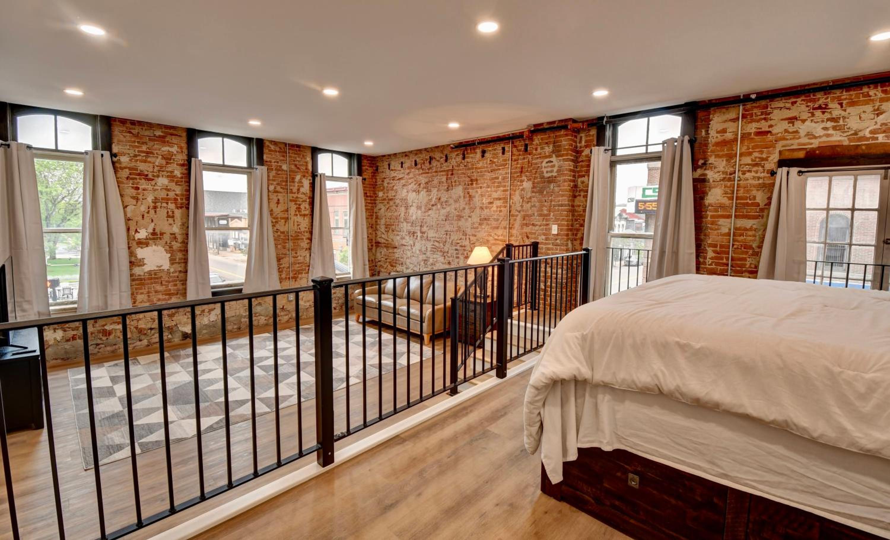 One-Bedroom Apartment with View