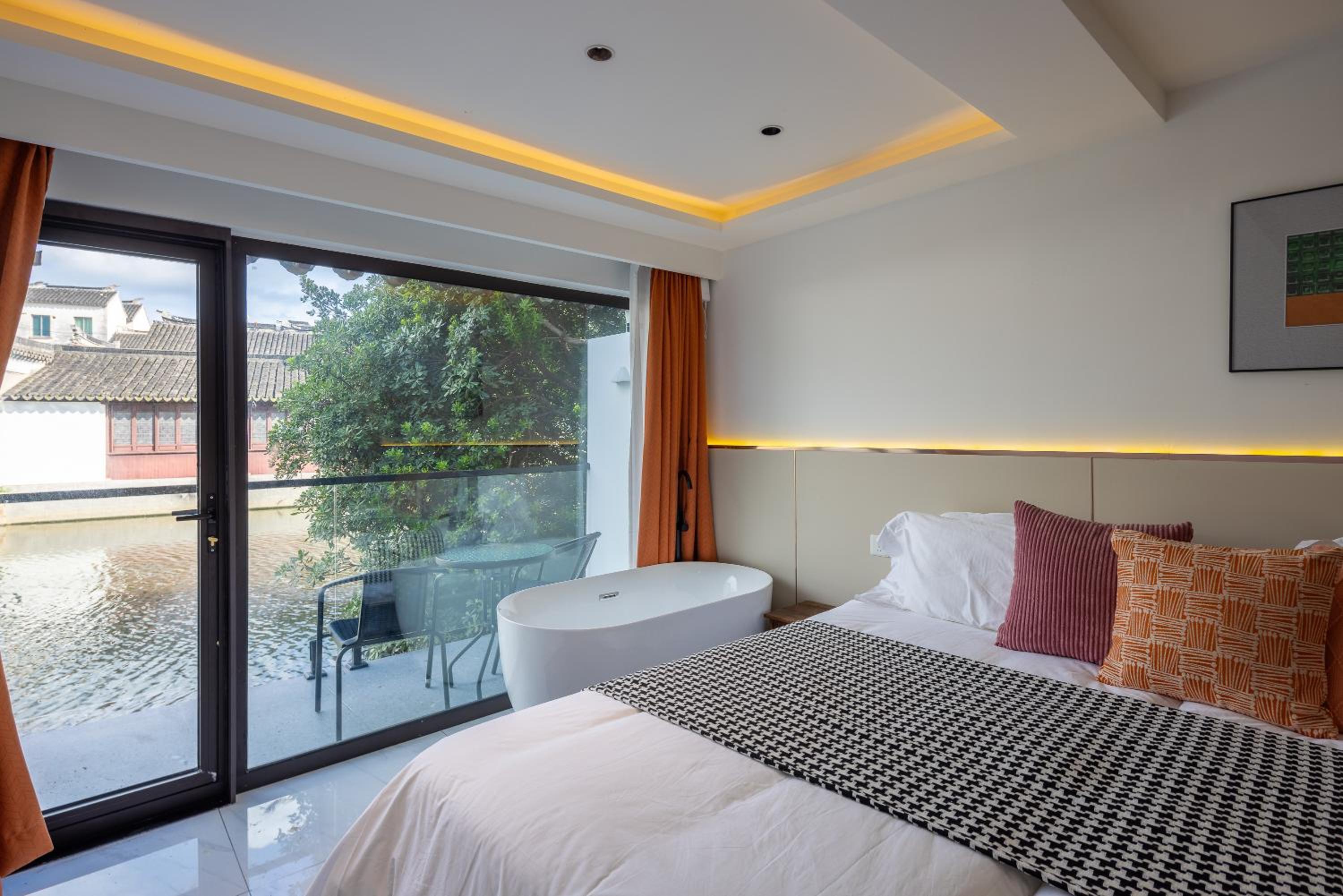 Twin Room with Lake View