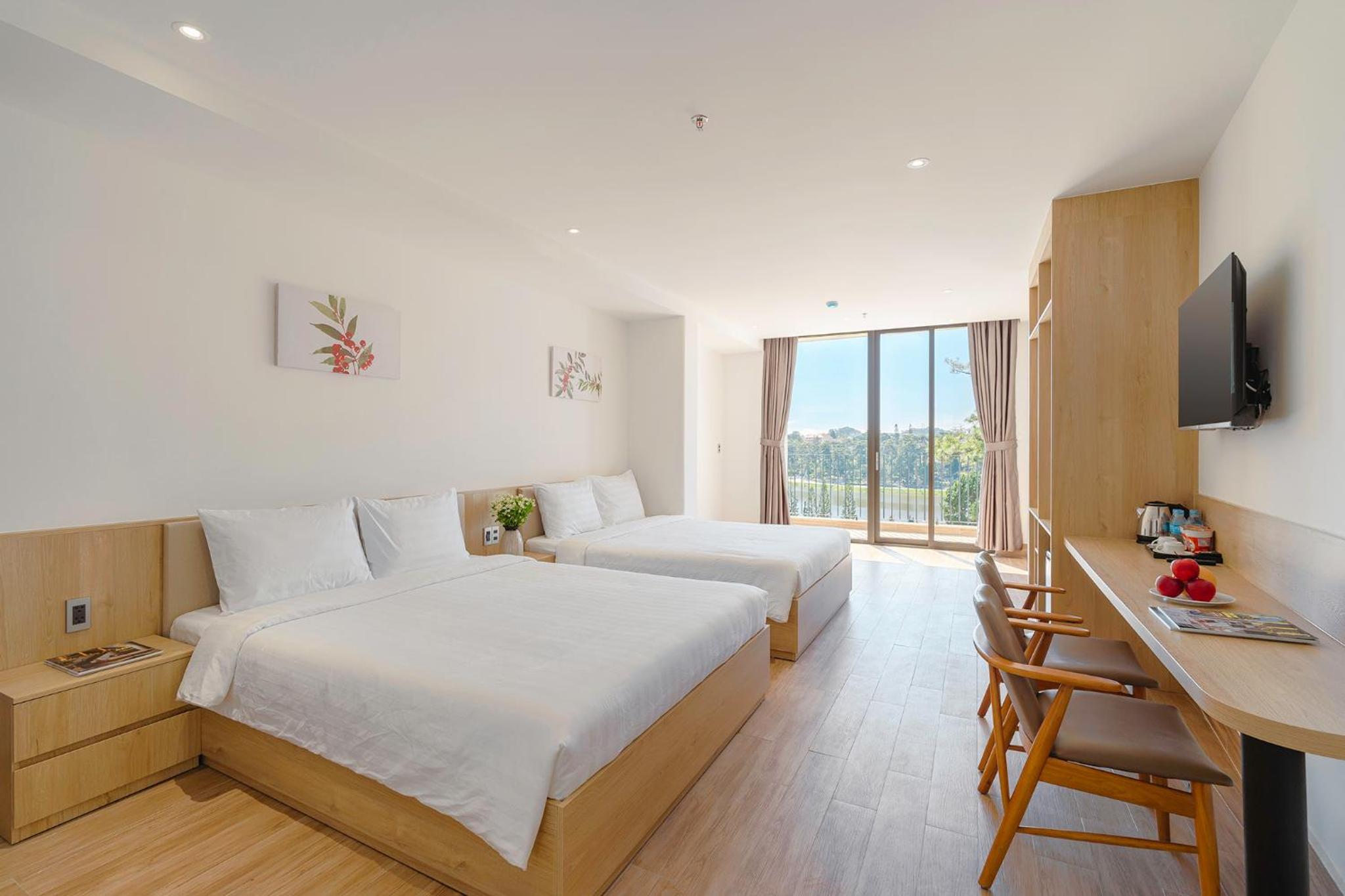 Family Room with Lake View - Photo 1