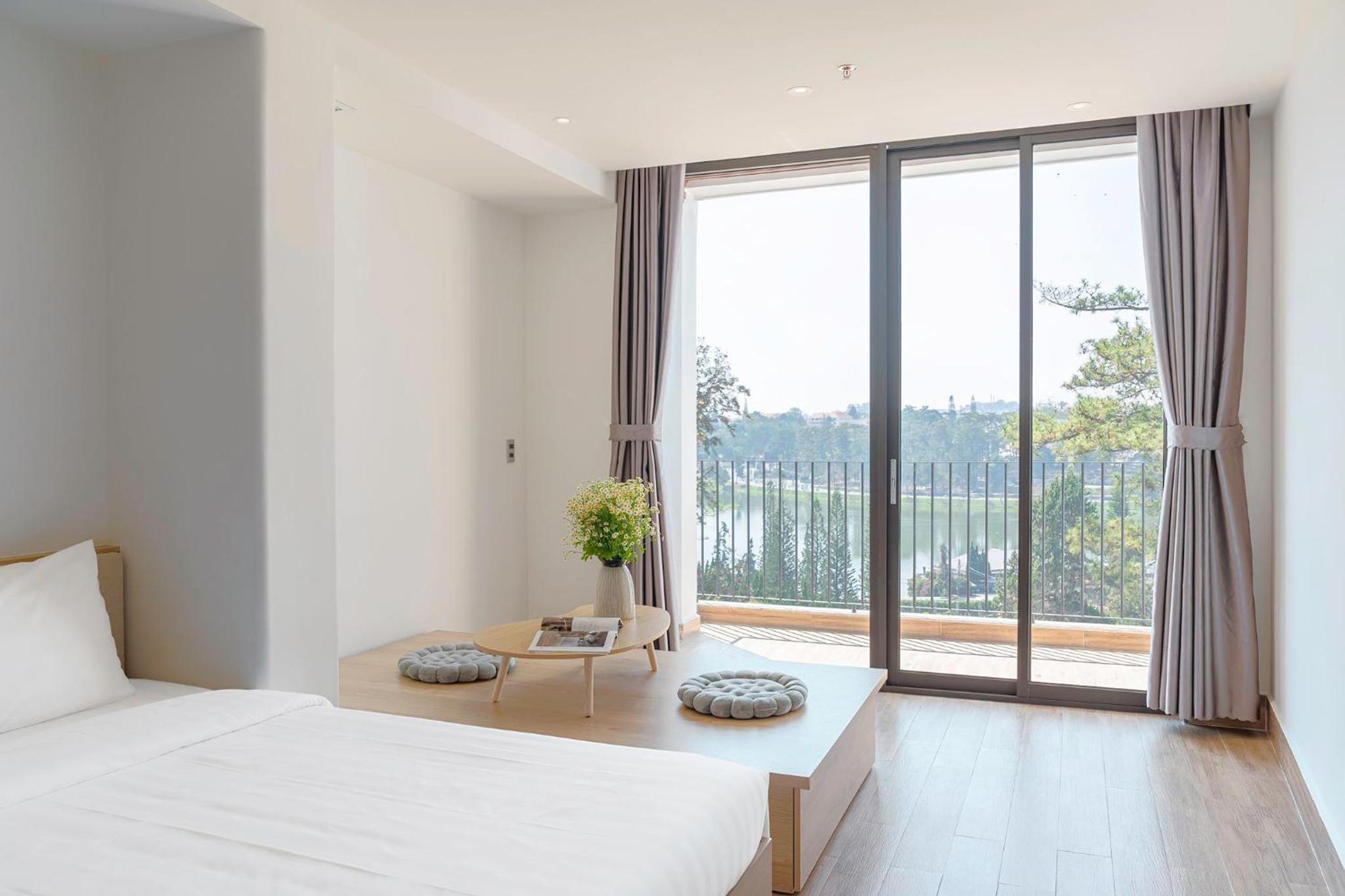 Family Room with Lake View - Photo 10