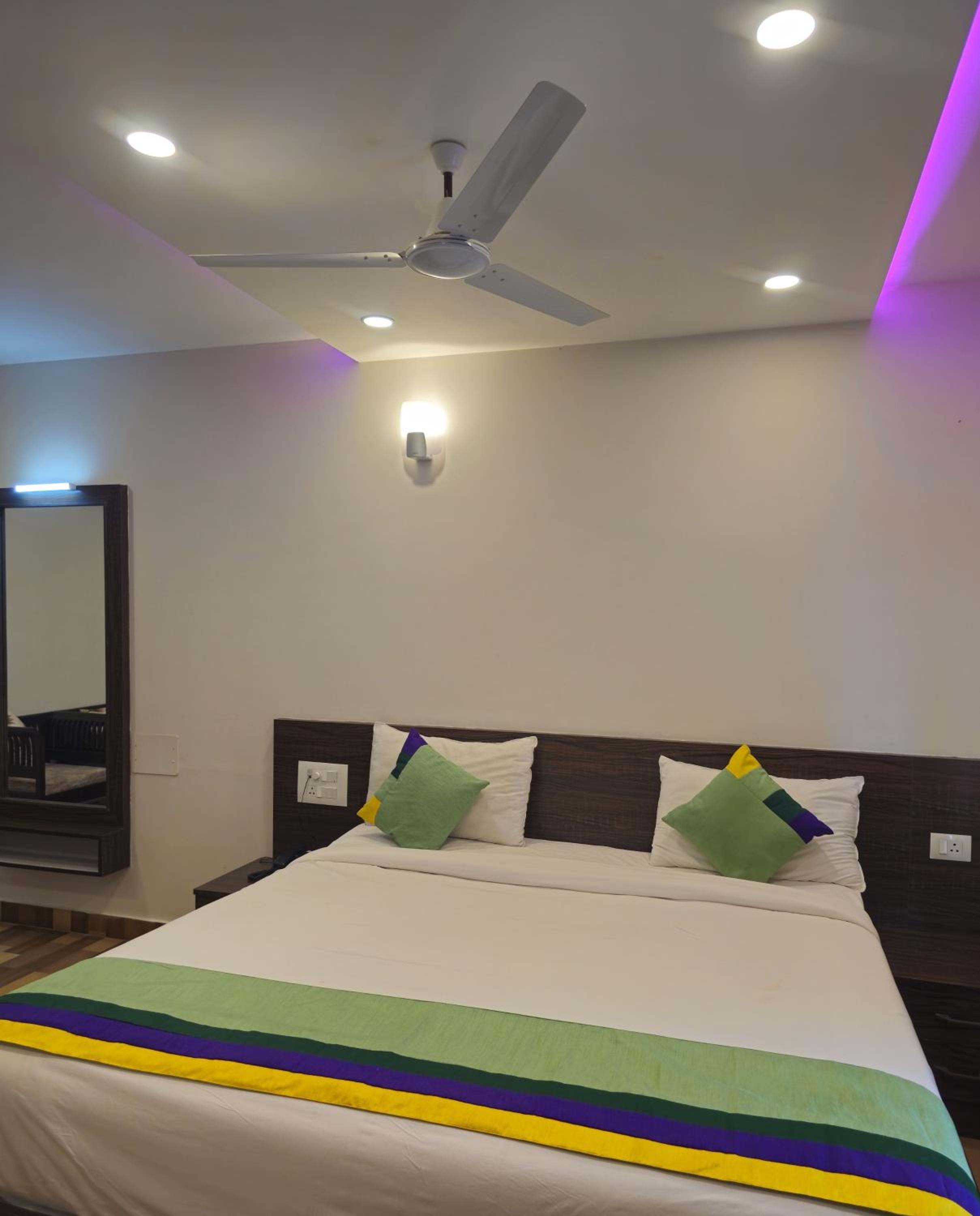 Deluxe Family Room - Photo 2