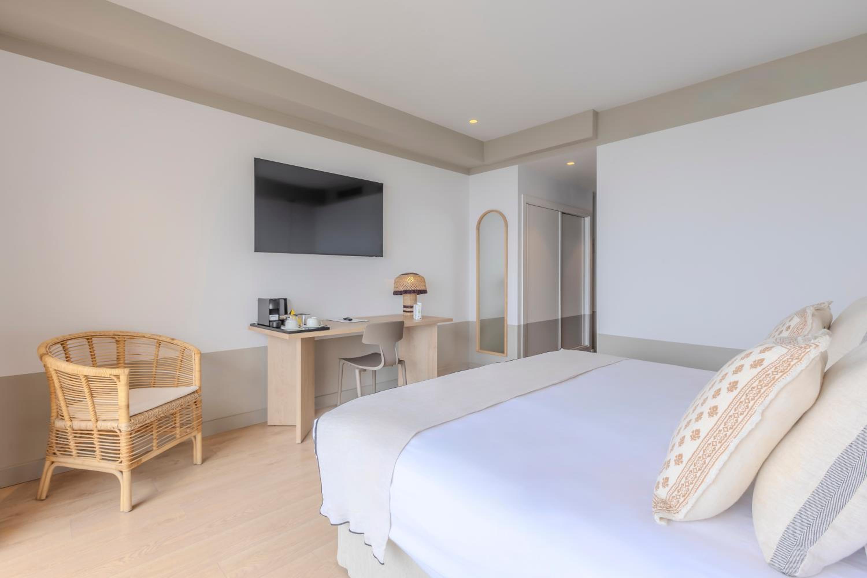 Superior Double or Twin Room with Sea View - Photo 14