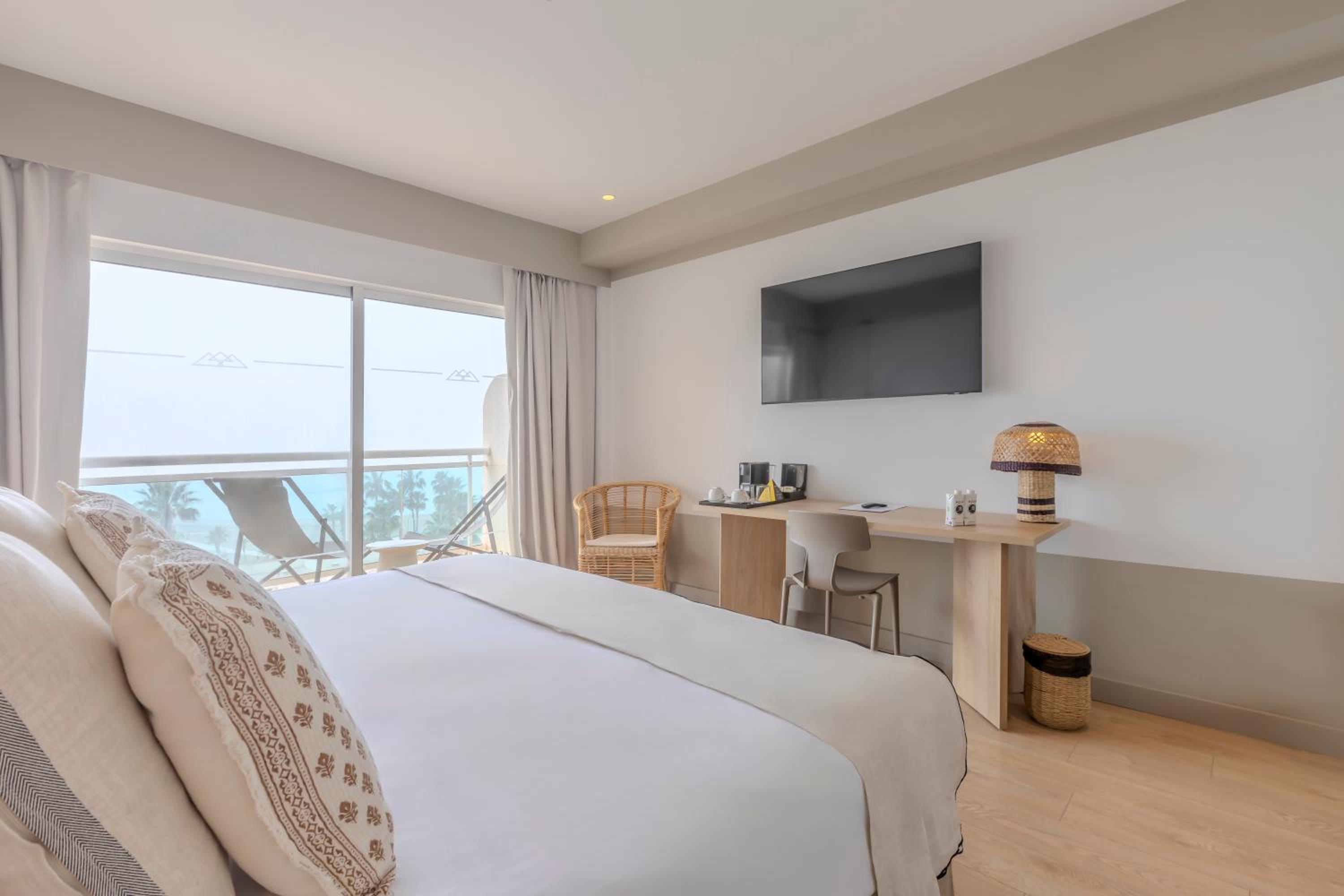 Superior Double or Twin Room with Sea View - Photo 10