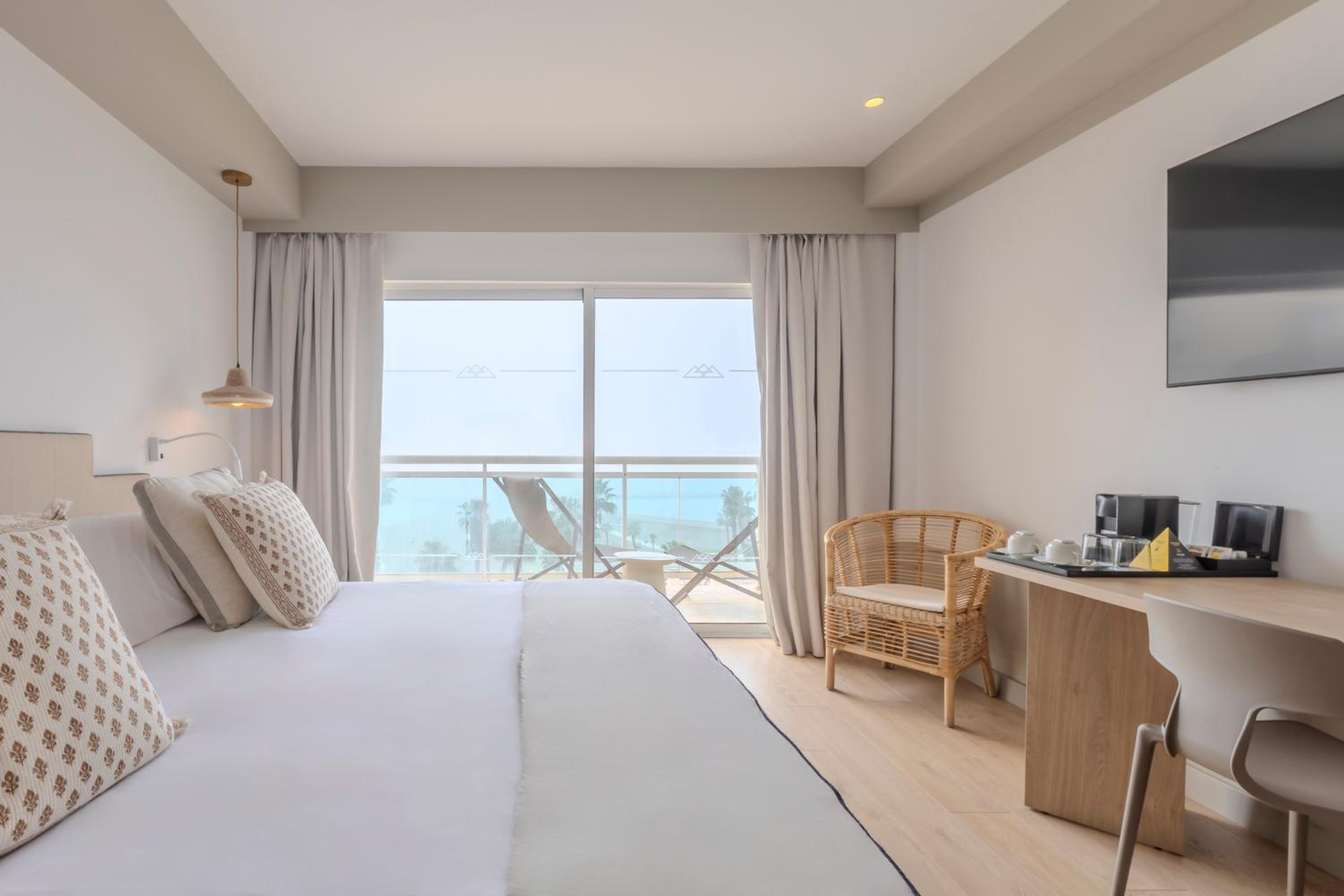 Superior Double or Twin Room with Sea View - Photo 13