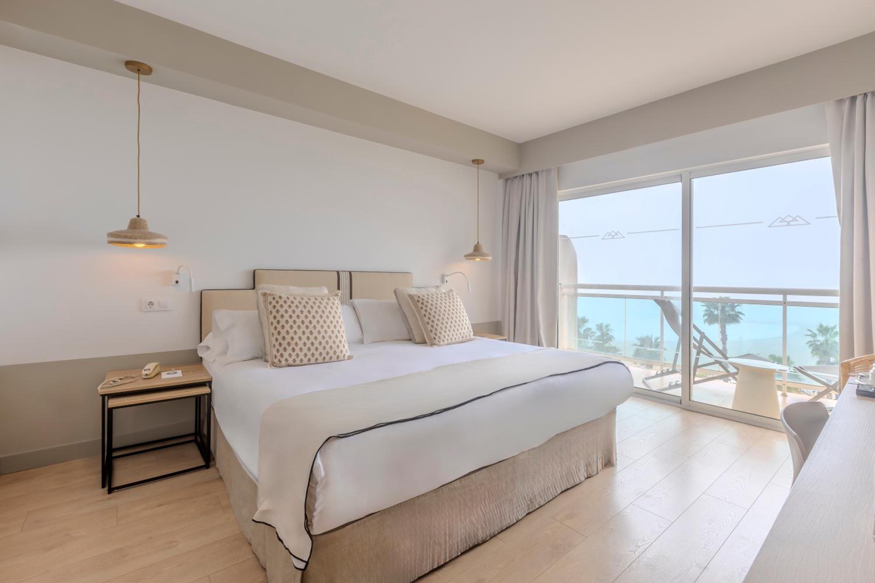 Superior Double or Twin Room with Sea View - Photo 9