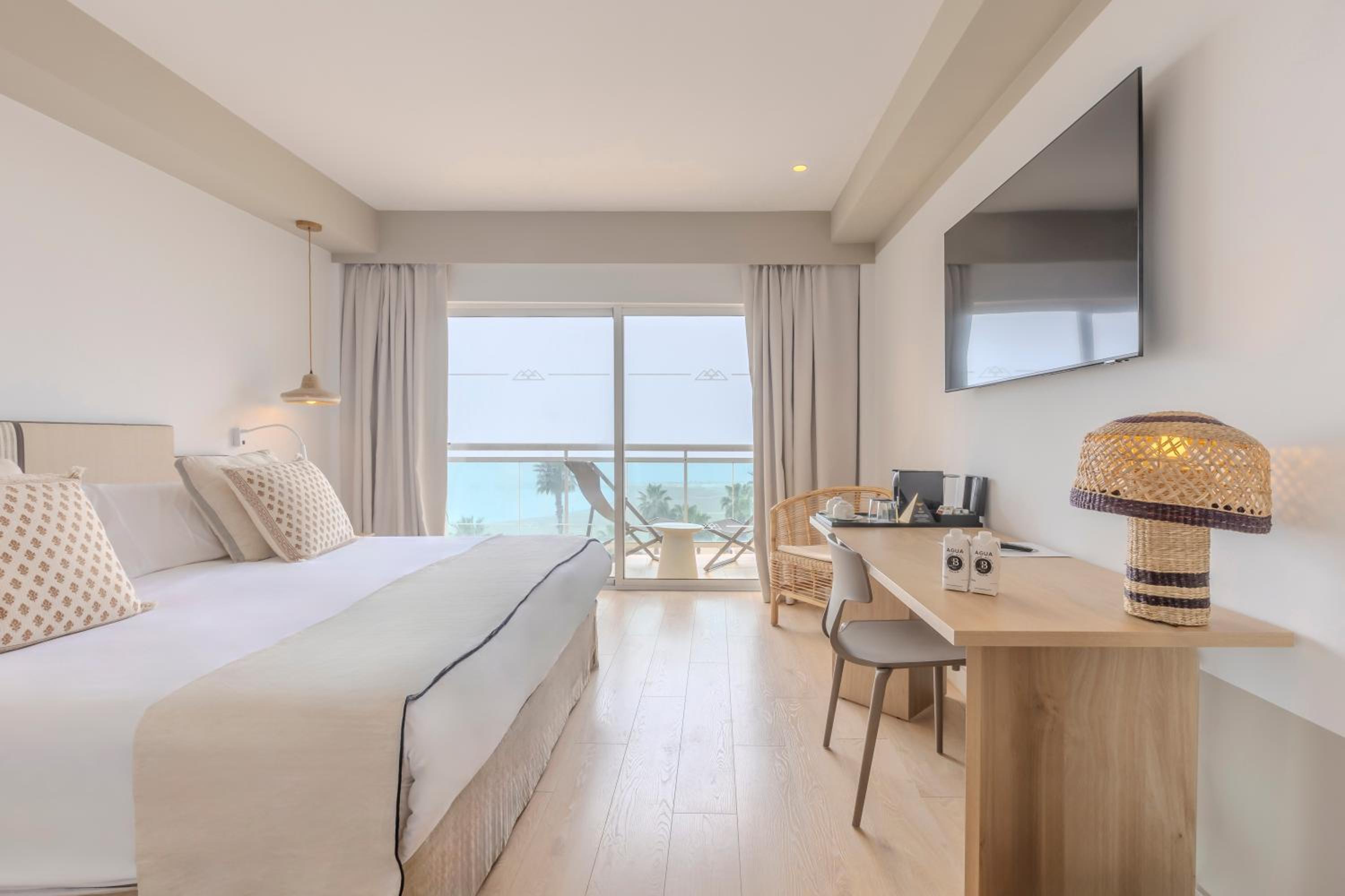 Superior Double or Twin Room with Sea View - Photo 1