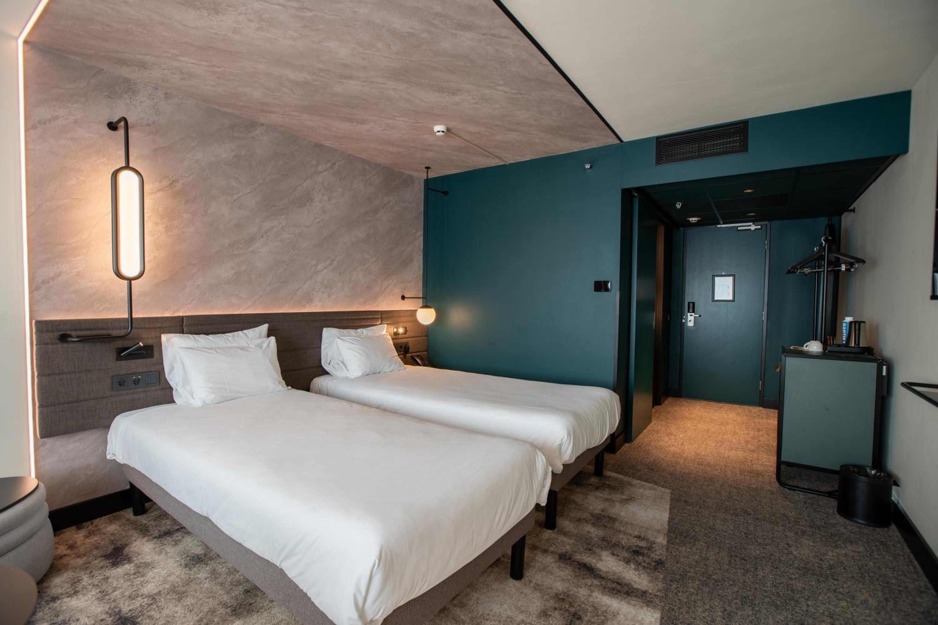 Superior Twin Room with Sofa Bed photo 2