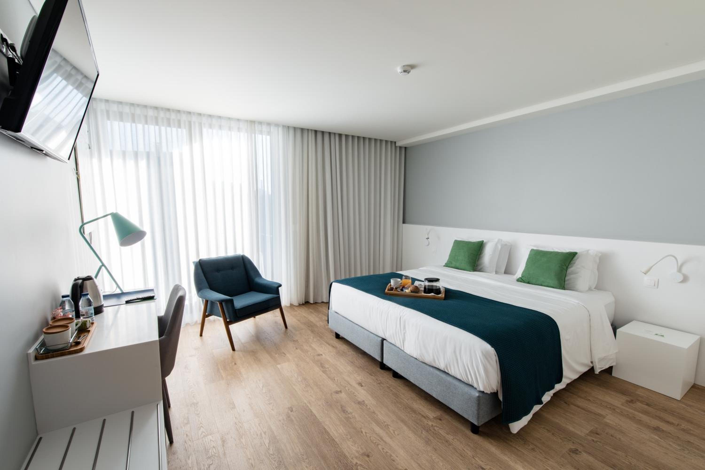 Double or Twin Room with Balcony photo 3