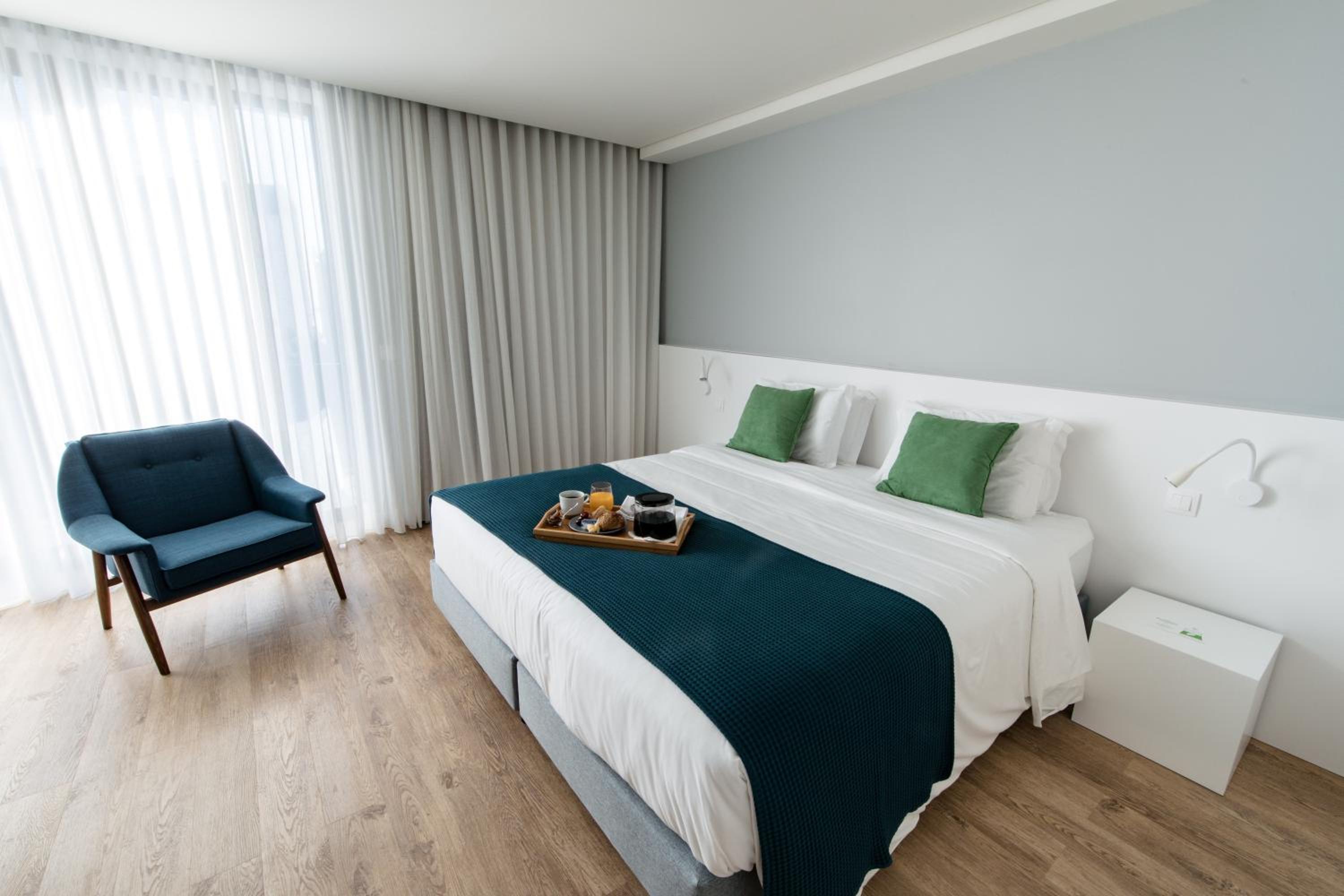 Double or Twin Room with Balcony photo 2
