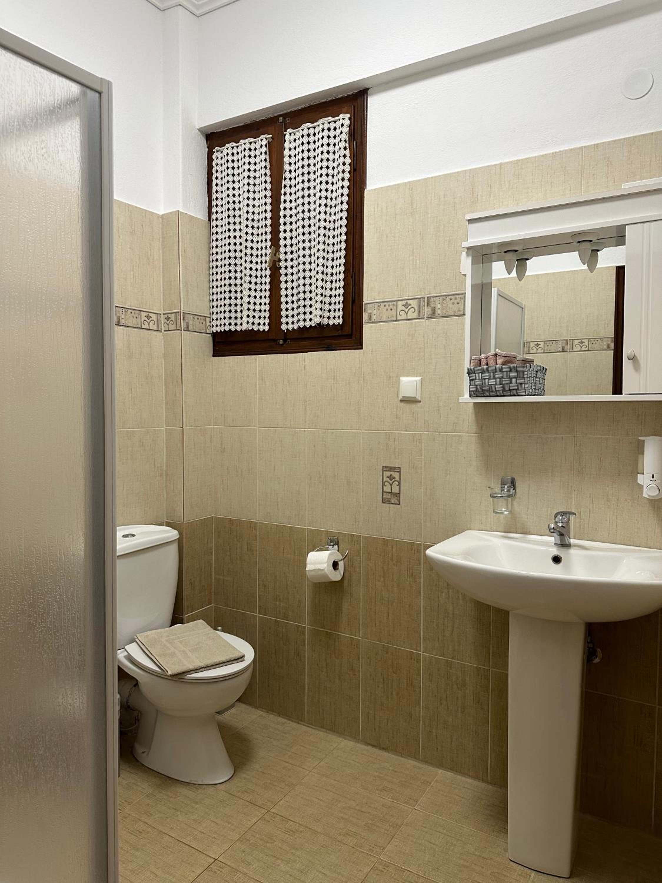 Apartment with Terrace - Photo 4